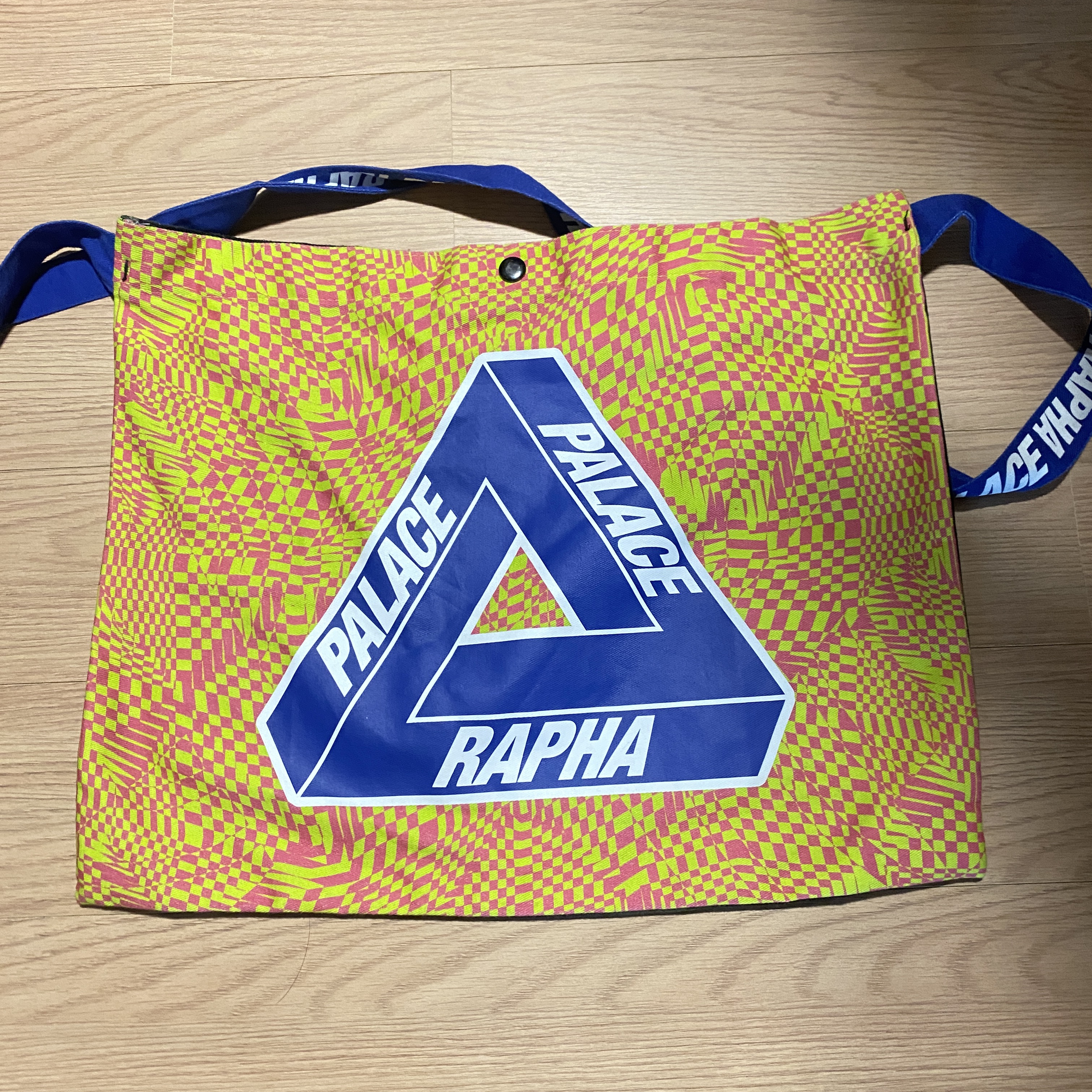 Palace x Rapha EF Education First Musette Multi - 22SS 착용 스타일