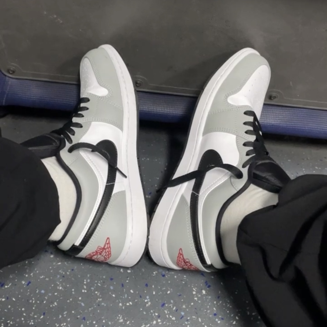 Jordan 1 Low Light Smoke Grey 착용 스타일 - 3