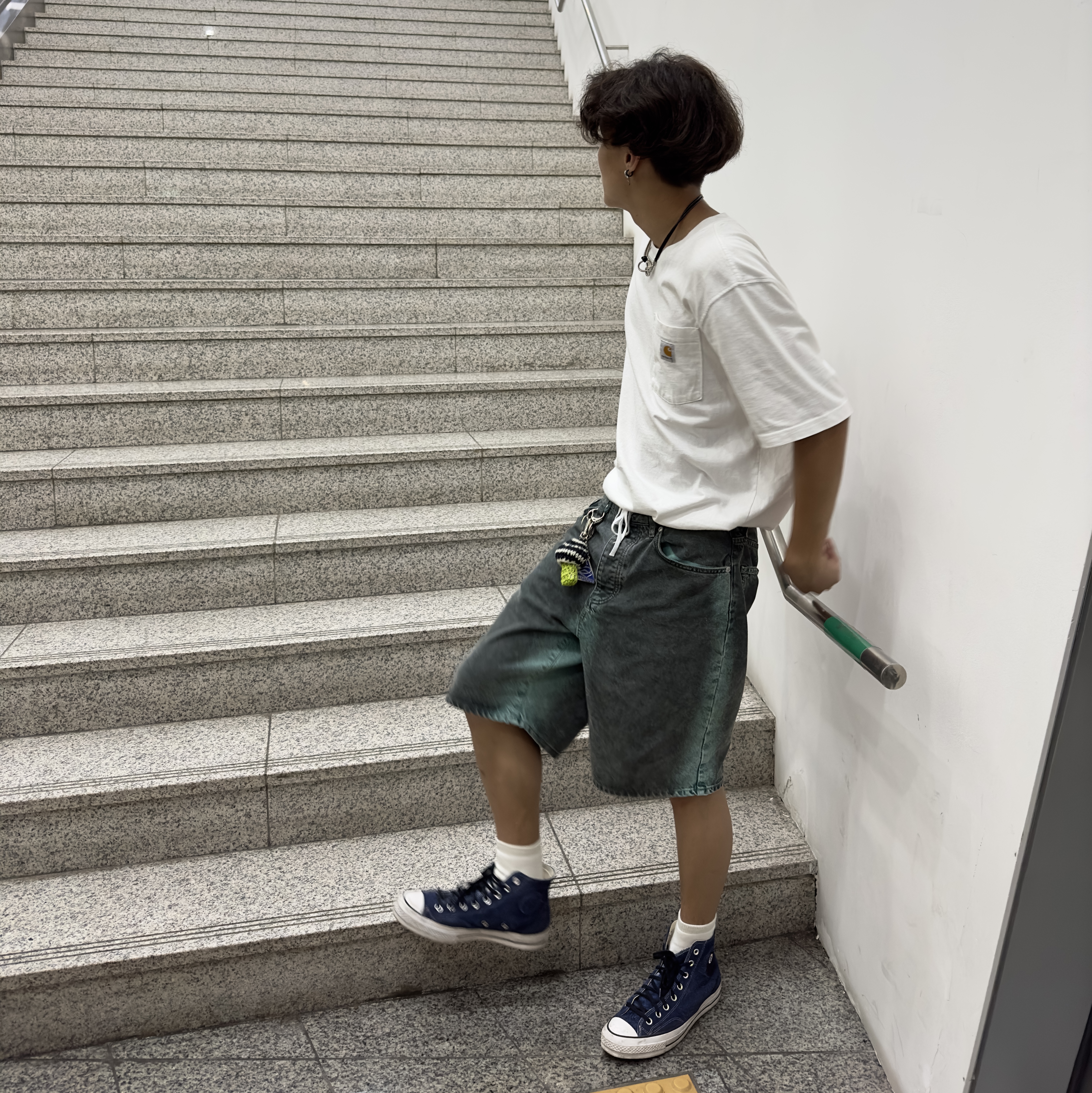 Stussy Spray Dye Big OL' Shorts Black, Converse x Stussy Chuck 70 High 8 Ball Navy 착용 스타일 - 4