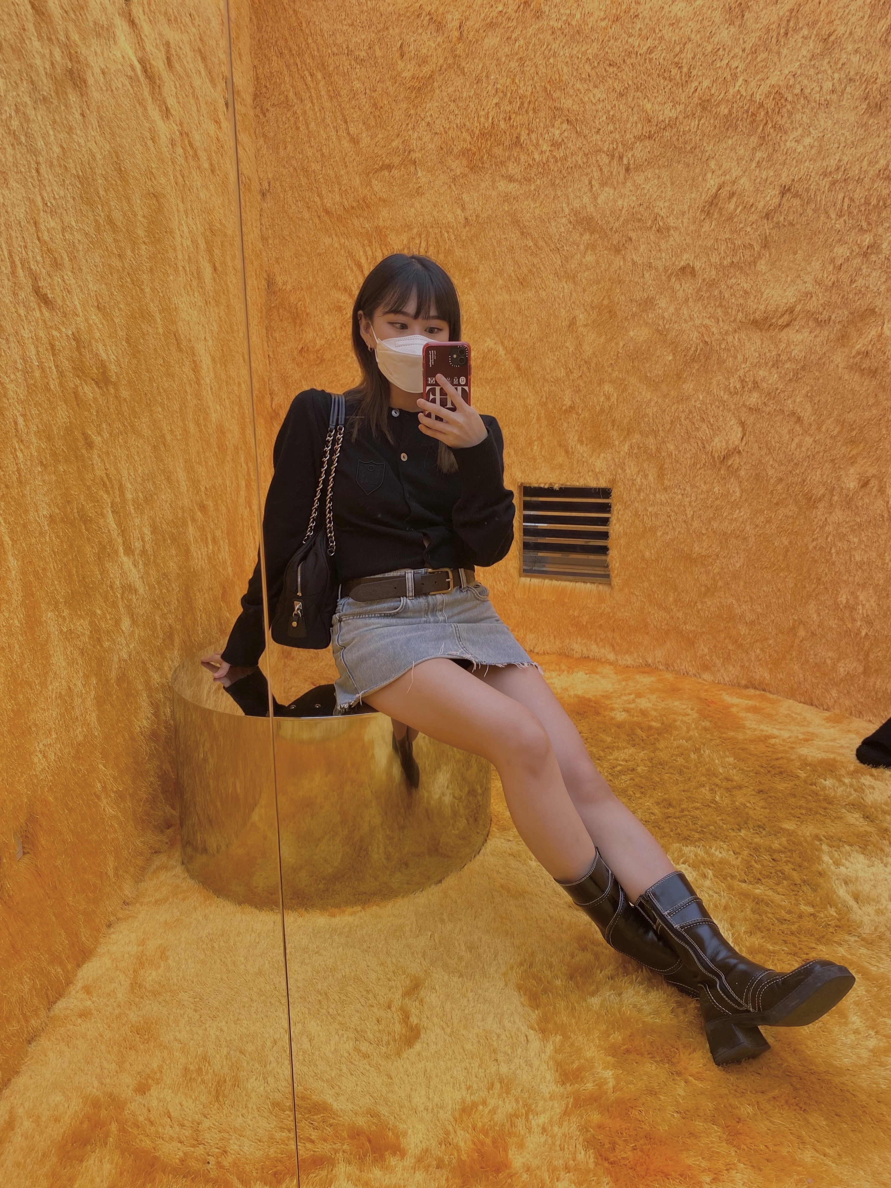 Prada Nylon Quilted Chain Mini Shoulder Bag Black 착용 스타일