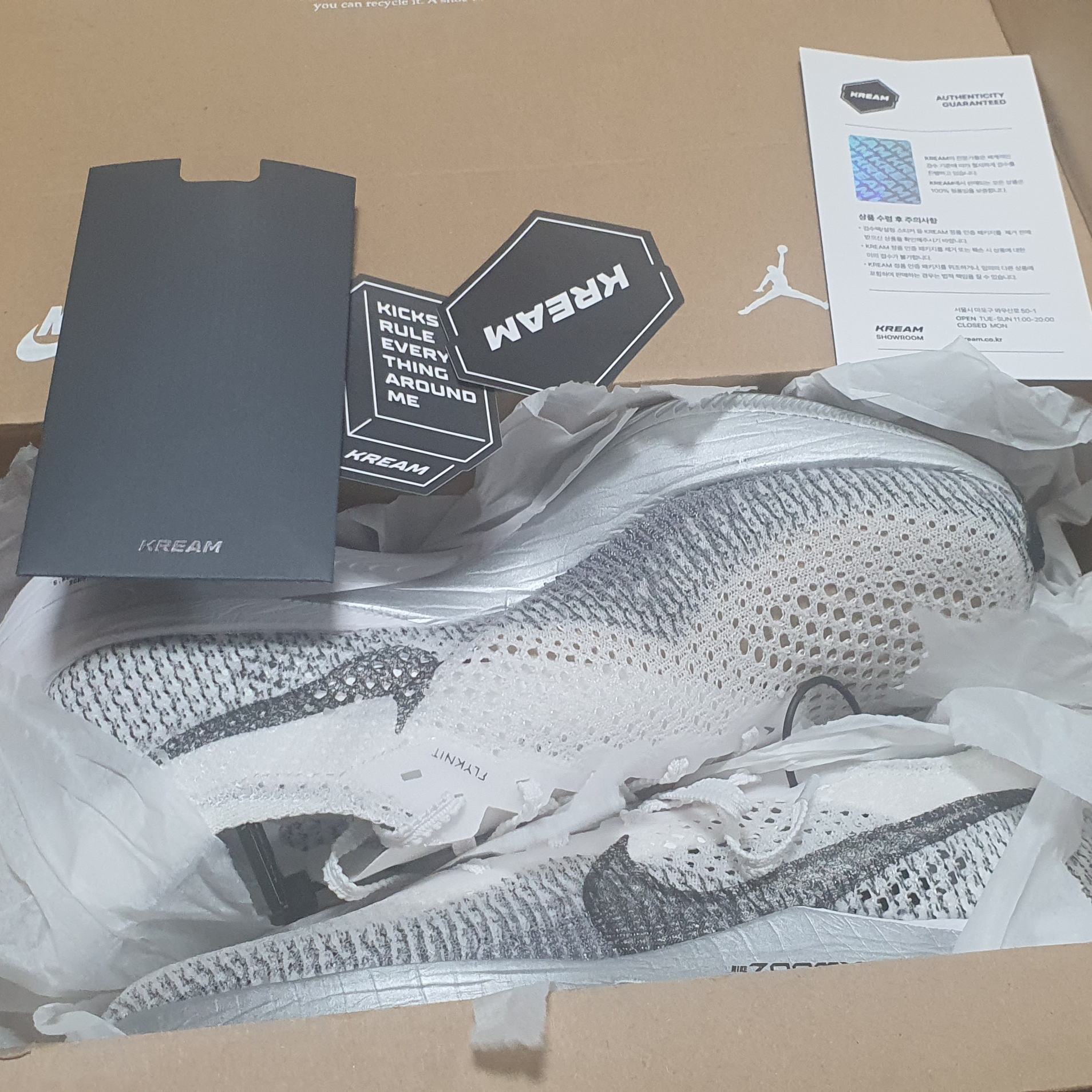 Nike ZoomX Vaporfly Next% 3 White Grey 착용 스타일 - 3
