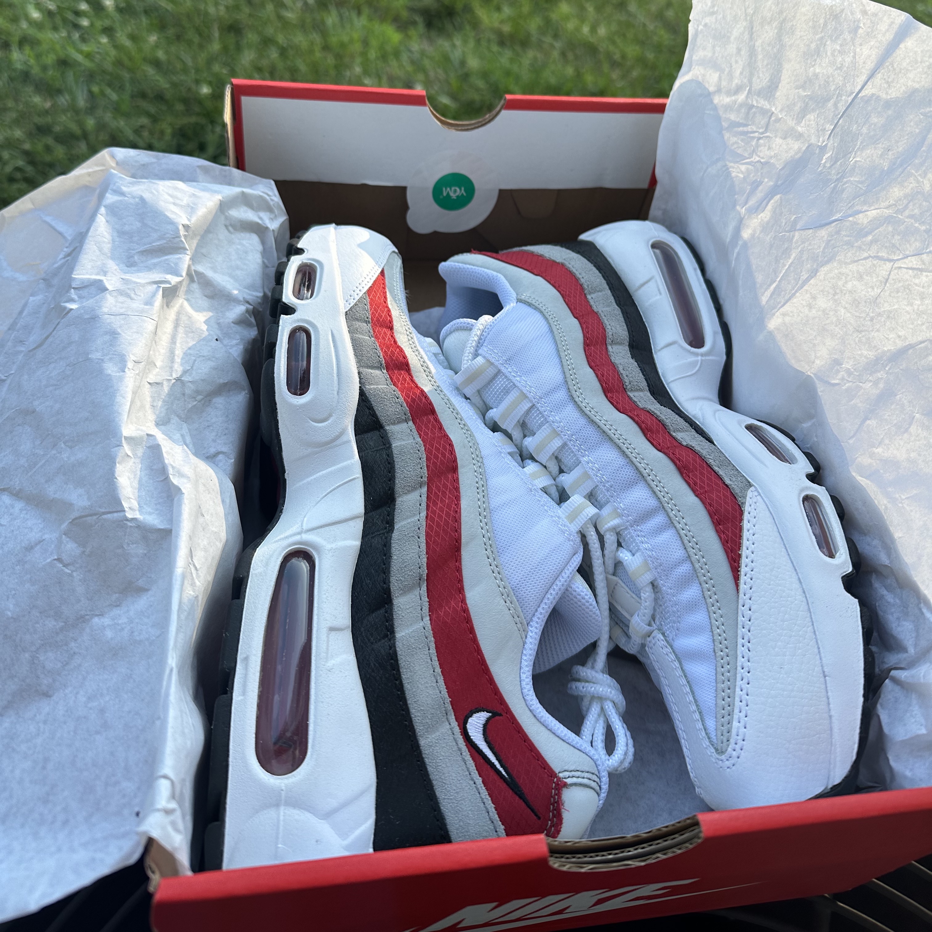 Nike Air Max 95 Essential White Varsity Red 착용 스타일