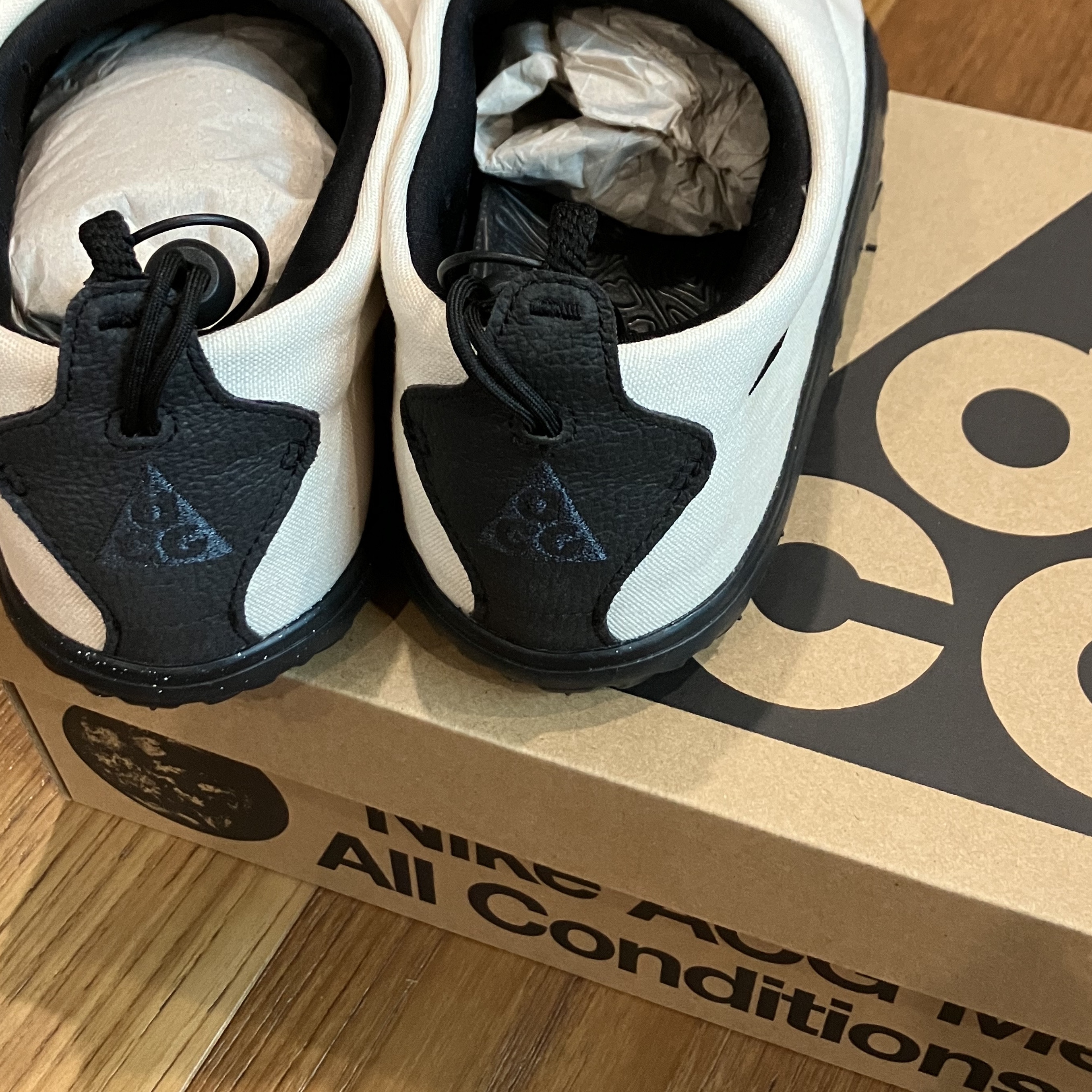 Nike ACG Moc Summit White and Black 착용 스타일