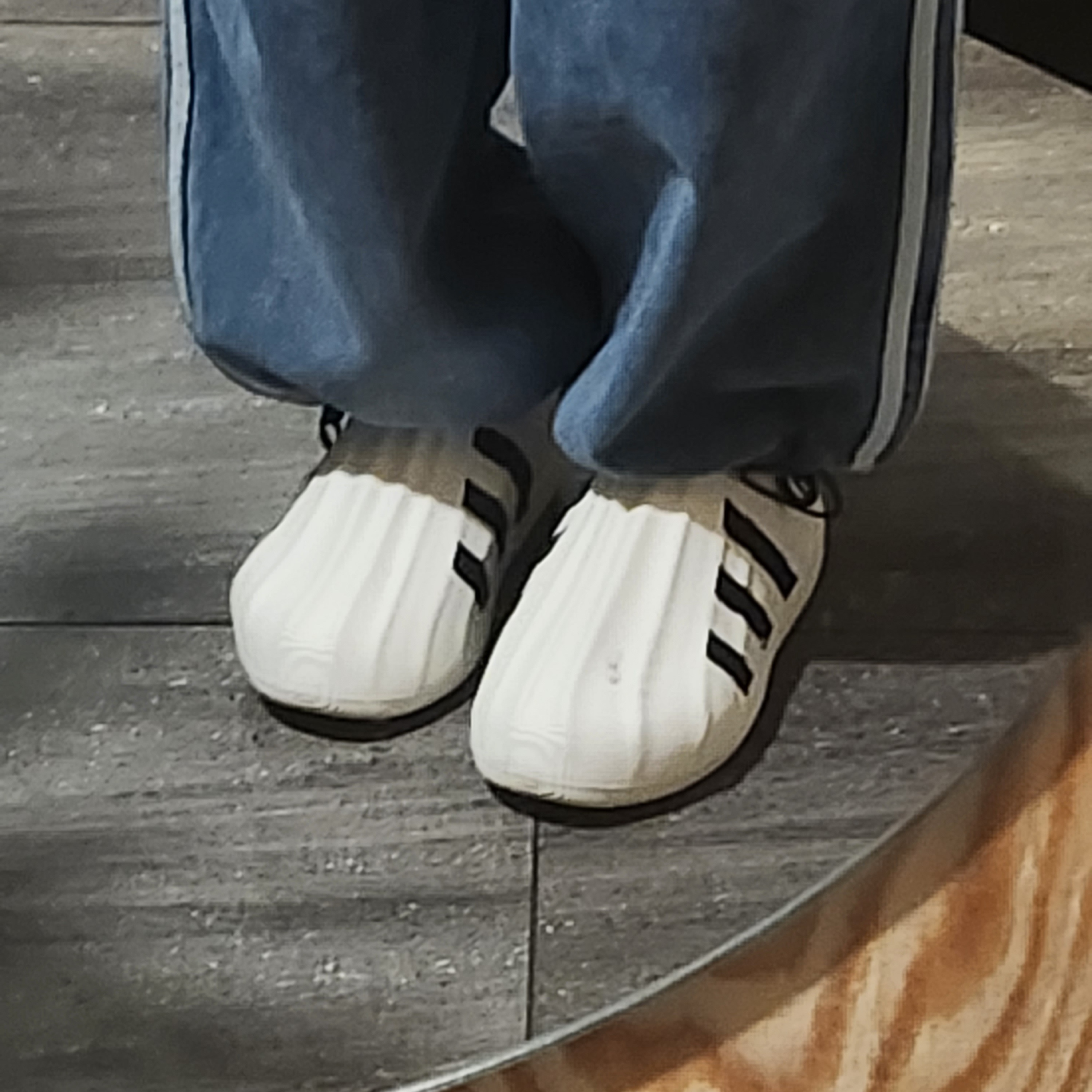 Adidas Adifom Superstar Core White 착용 스타일