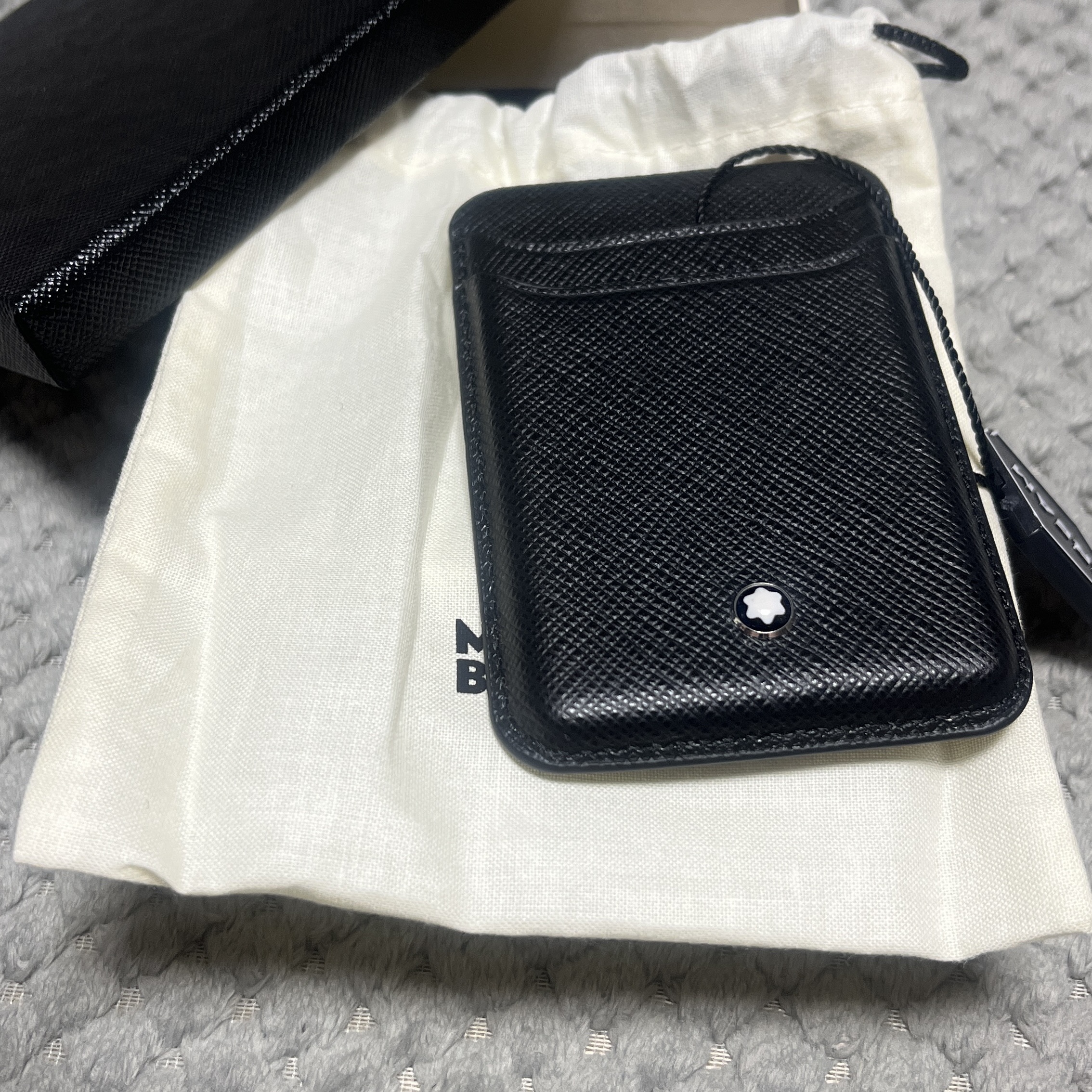 Montblanc Sartorial Card Wallet 2cc For Iphone With Magsafe Black 착용 스타일