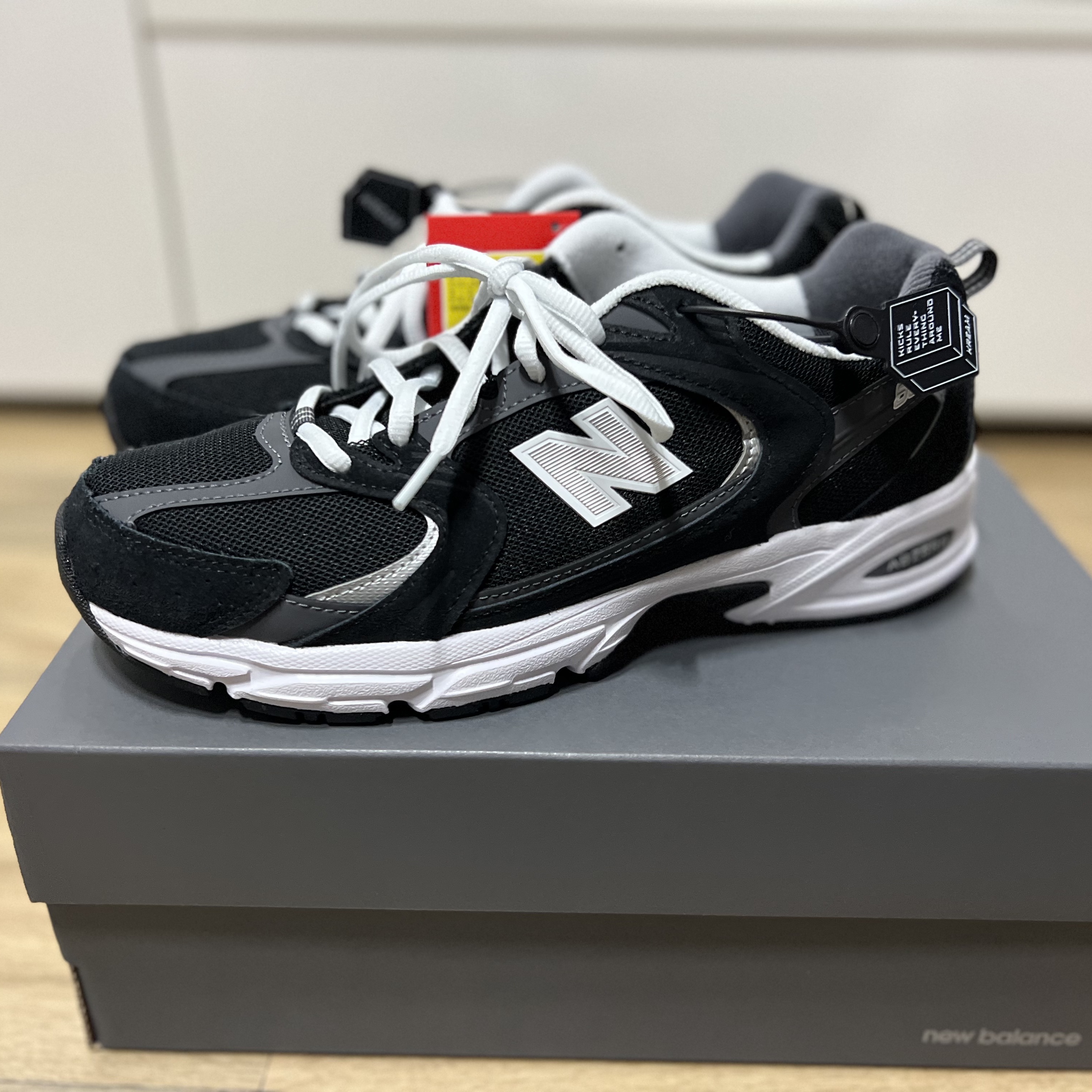 New Balance 530 Classic Black 착용 스타일 - 2