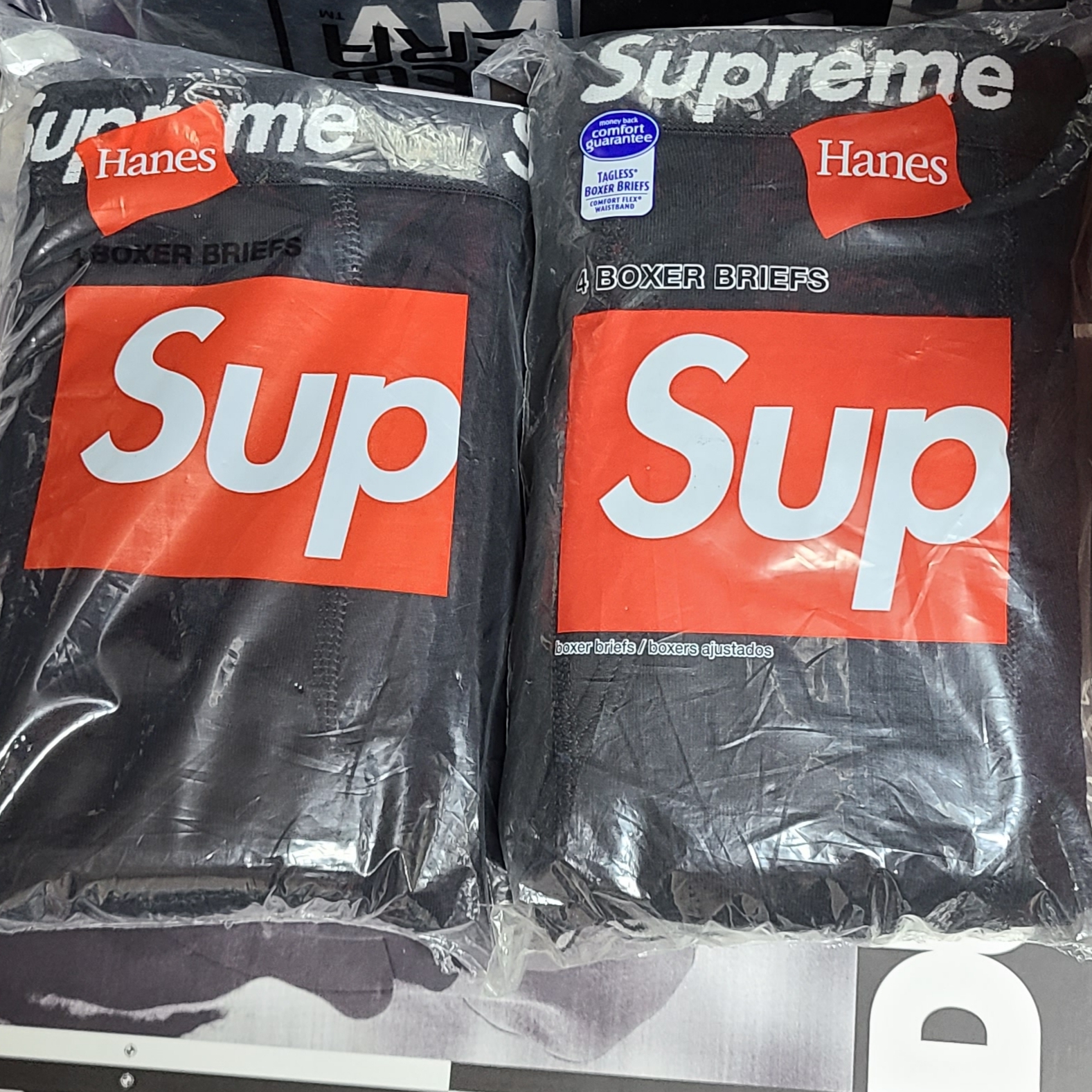 Supreme Hanes Boxer Briefs Black (4 Pack) 착용 스타일