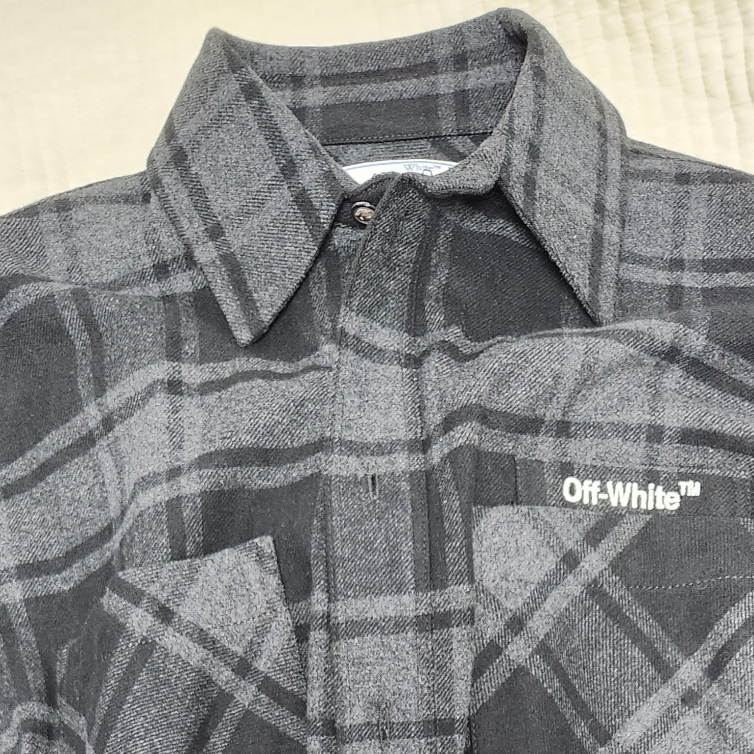 Off-White Arrow Flannel Shirt Black Grey 착용 스타일