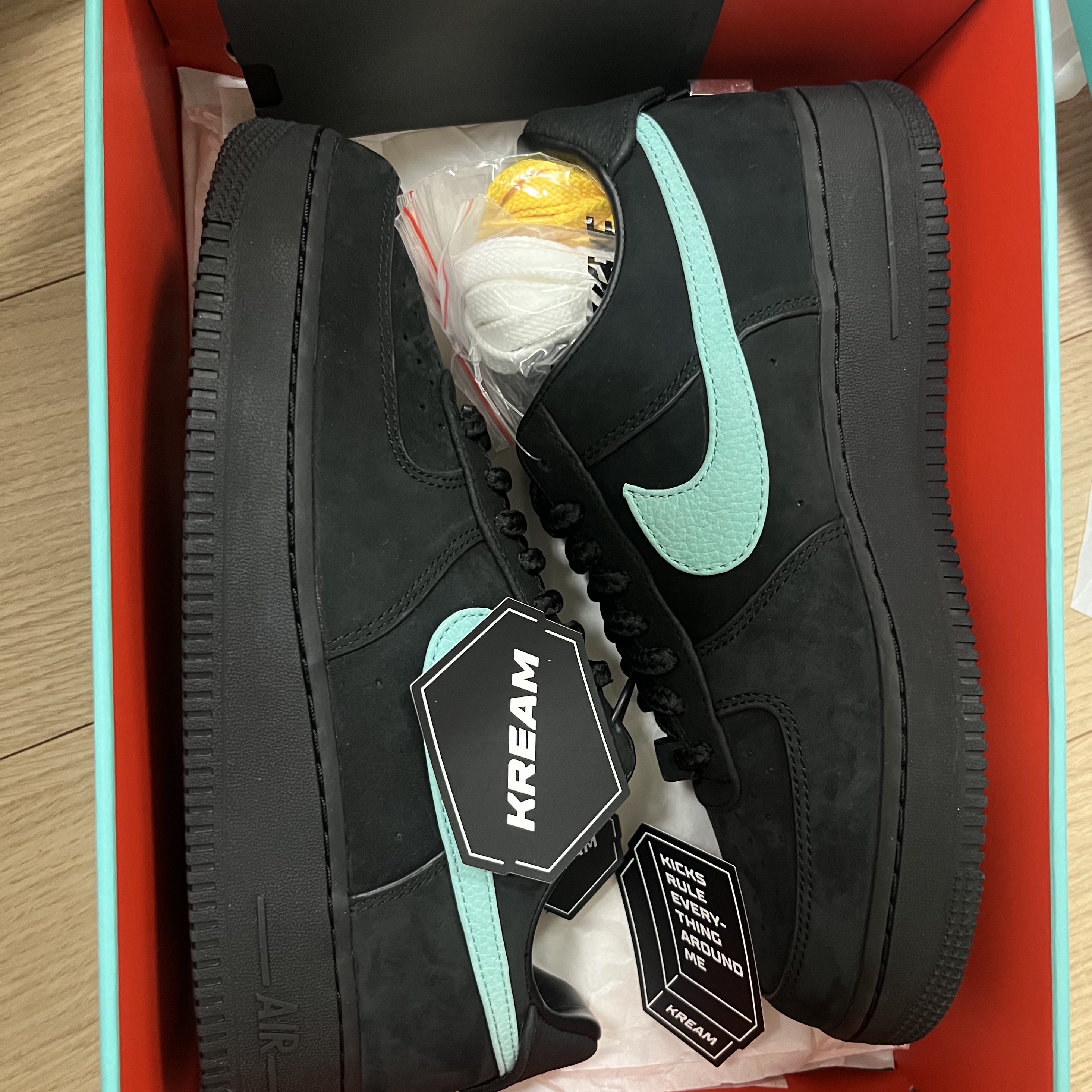 Nike x Tiffany & Co. Air Force 1 Low SP 1837 착용 스타일 - 5