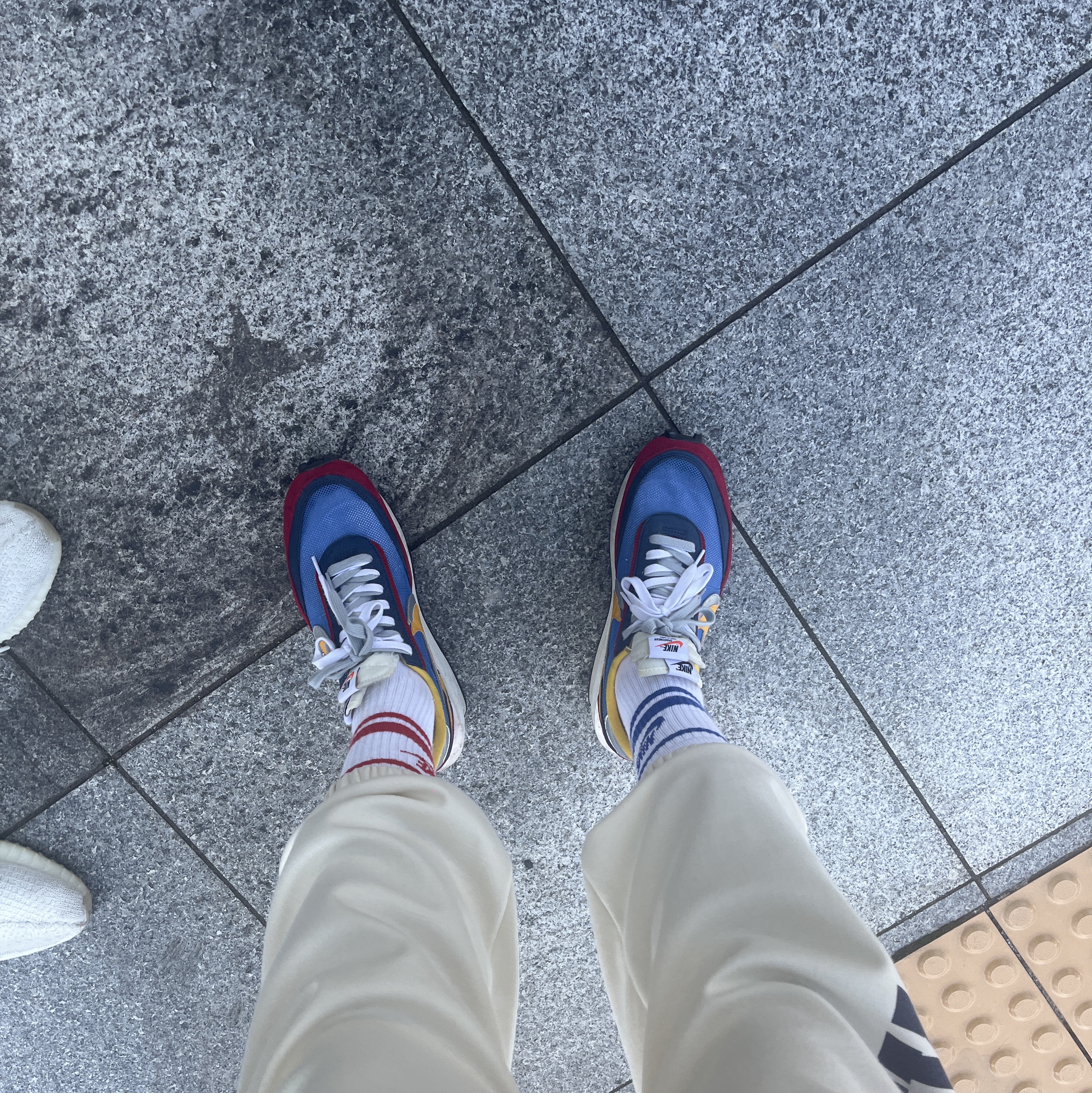 Nike x Sacai LDWaffle Blue Multi 착용 스타일