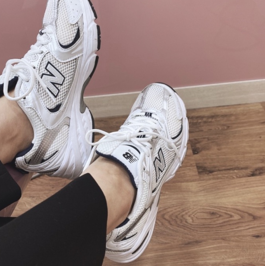 New Balance 530 White 착용 스타일