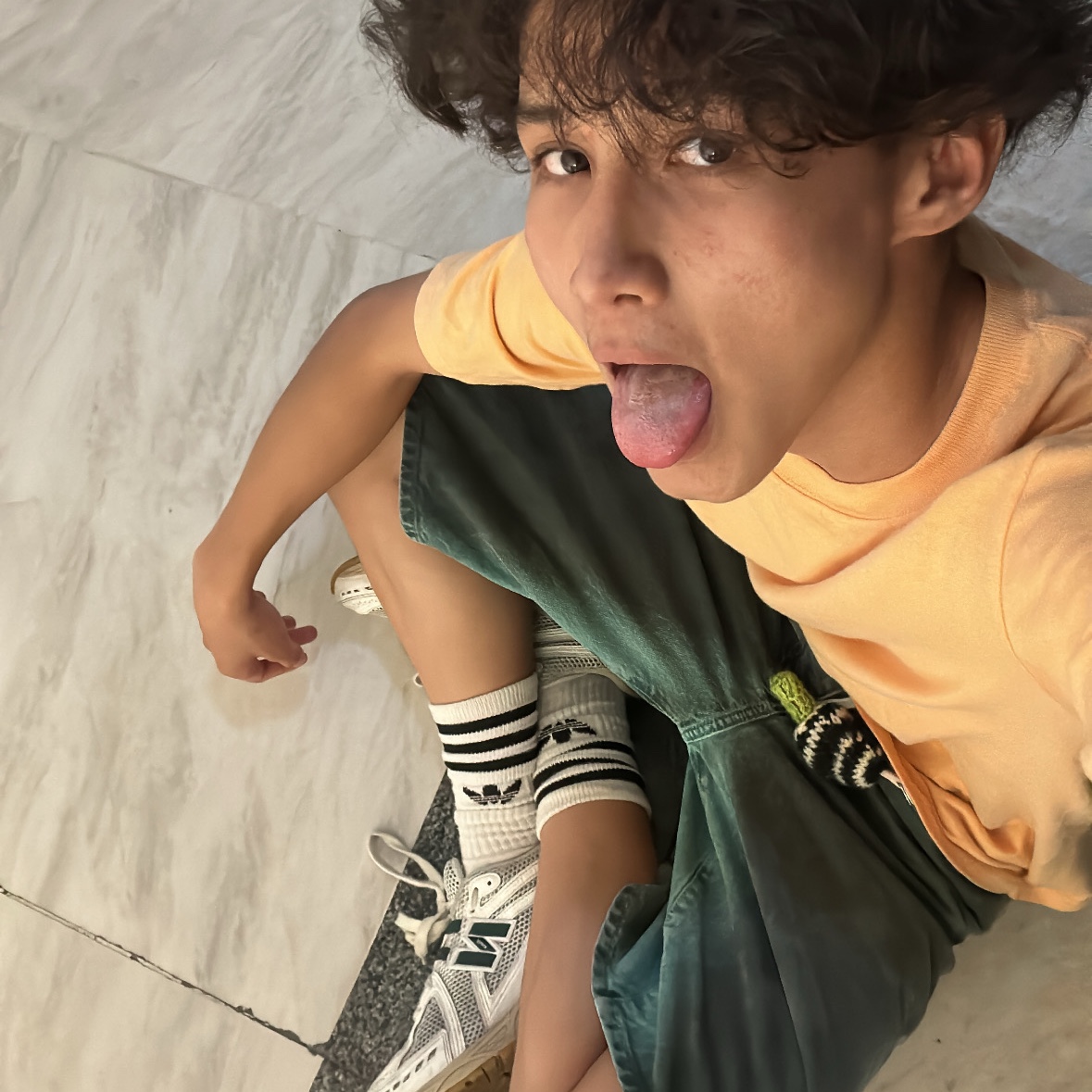 Stussy Spray Dye Big OL' Shorts Black, Converse x Stussy Chuck 70 High 8 Ball Navy 착용 스타일 - 3