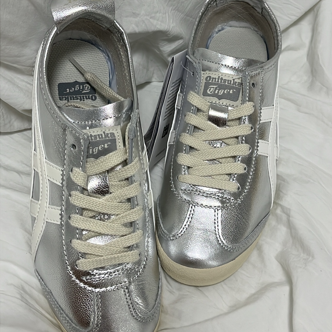 Onitsuka Tiger Mexico 66 White Silver 착용 스타일 - 2