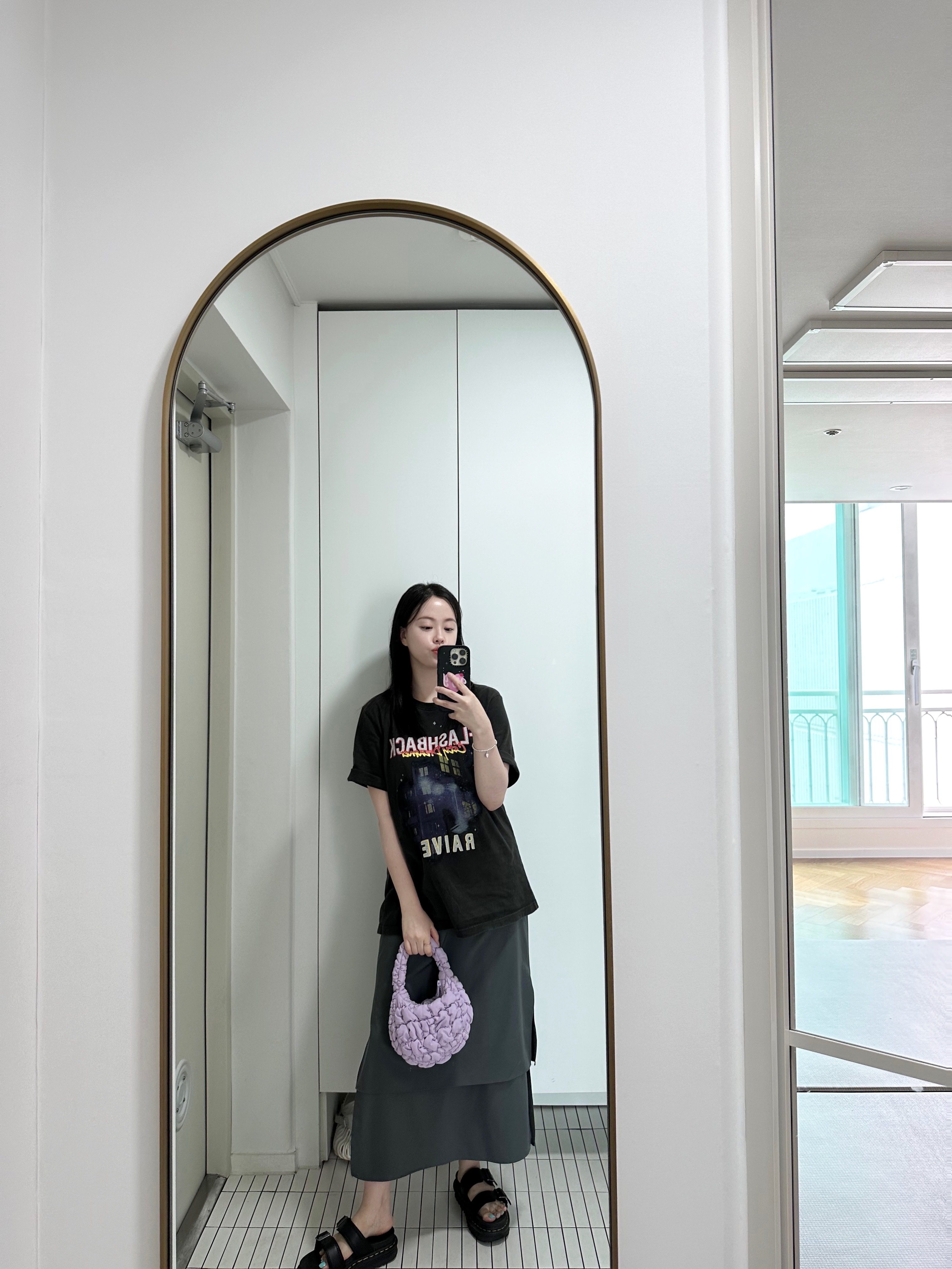 COS Quilted Micro Bag Purple, Dr. Martens Myles Sandal Black 착용 스타일