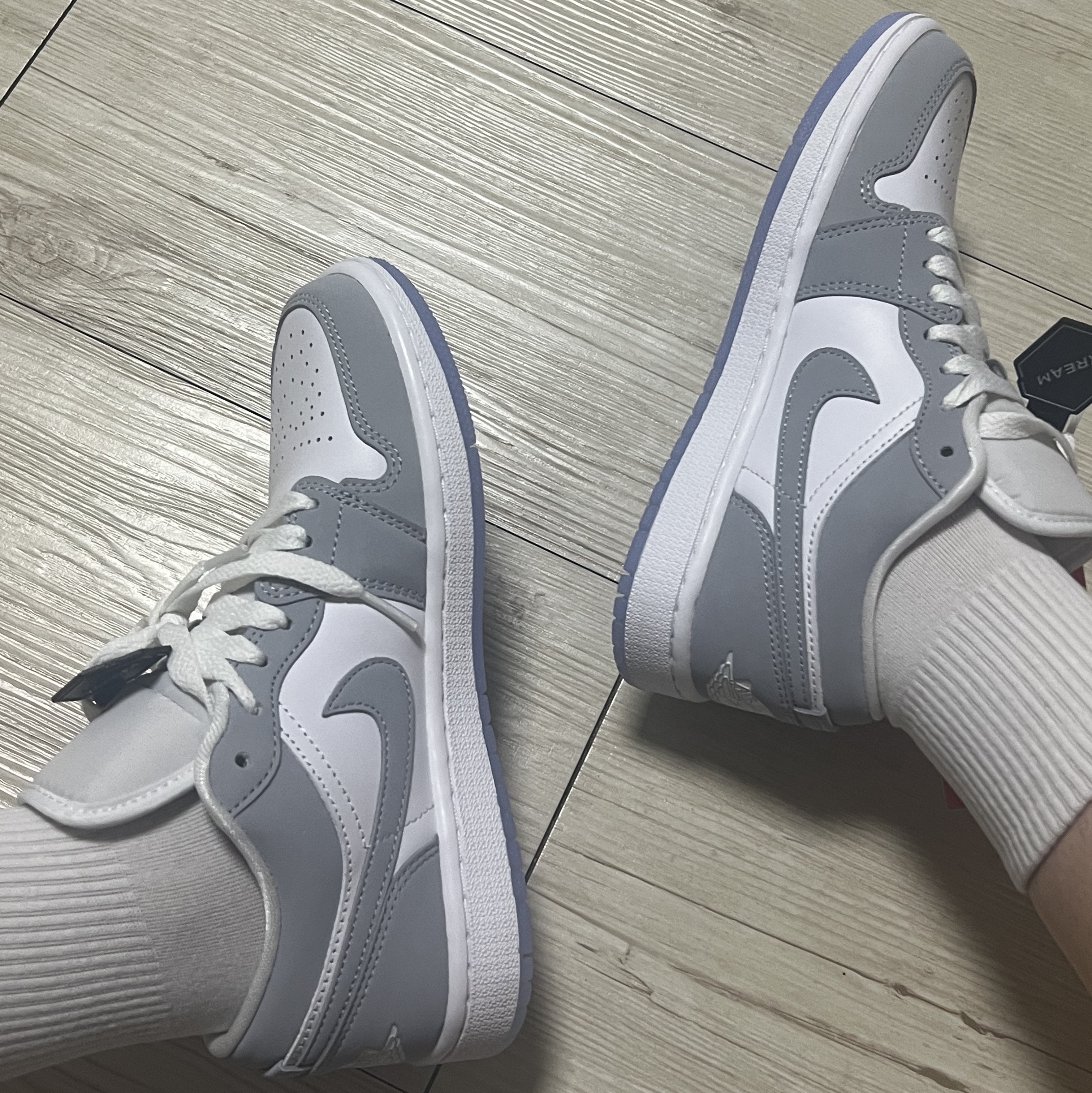 (W) Jordan 1 Low White Wolf Grey 착용 스타일
