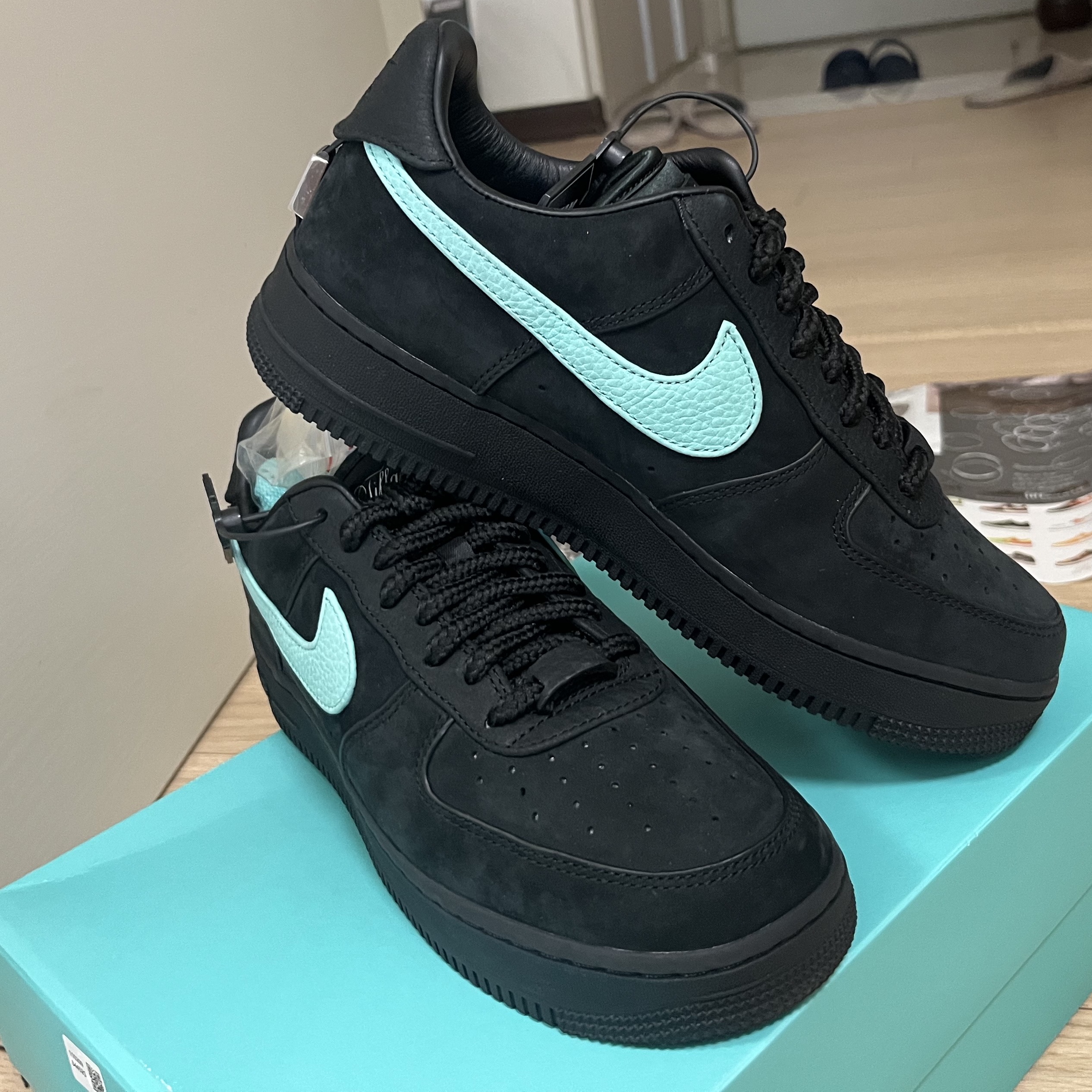 Nike x Tiffany & Co. Air Force 1 Low SP 1837 착용 스타일 - 3