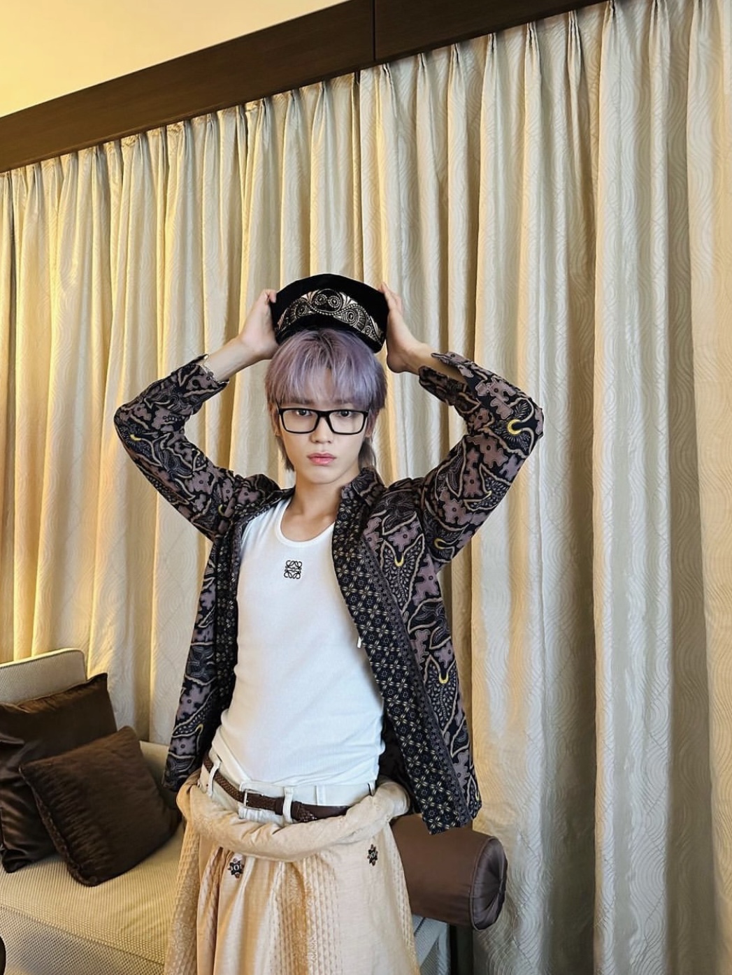 (W) Loewe Anagram Tank Top in Cotton White 착용 스타일