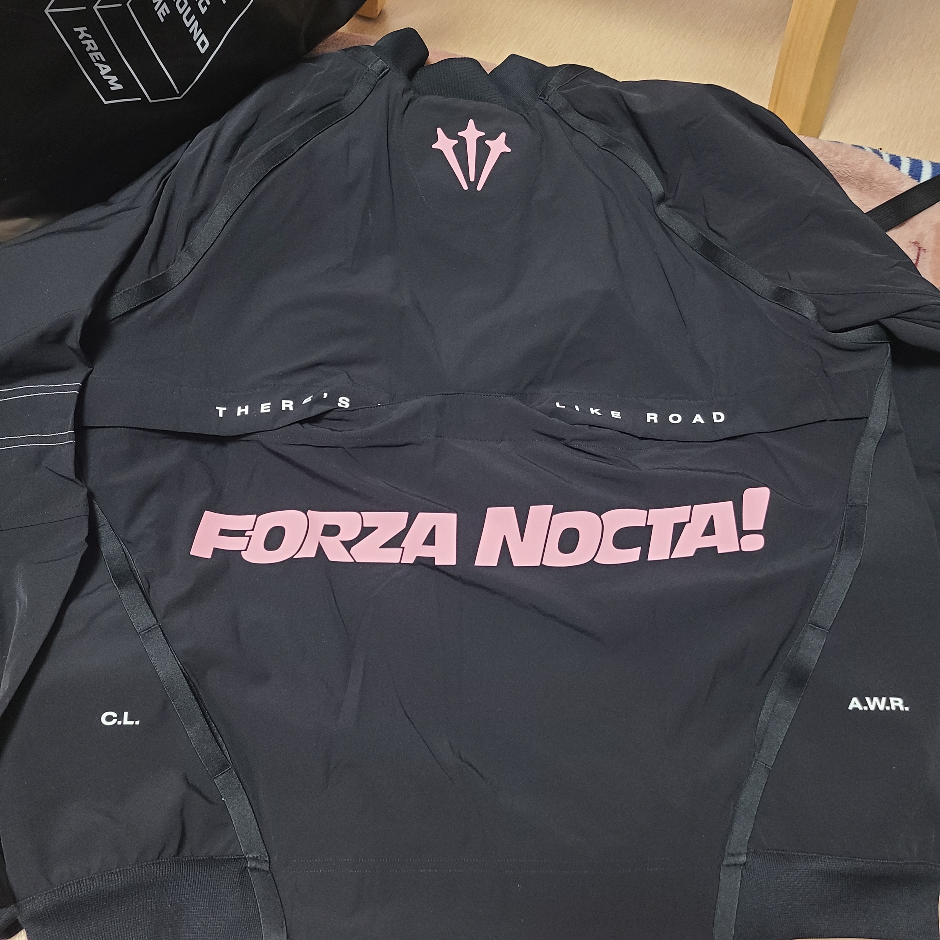 (W) Nike x Drake Nocta NRG LR L/S Crew Black (DV3631-010) 착용 스타일 - 1