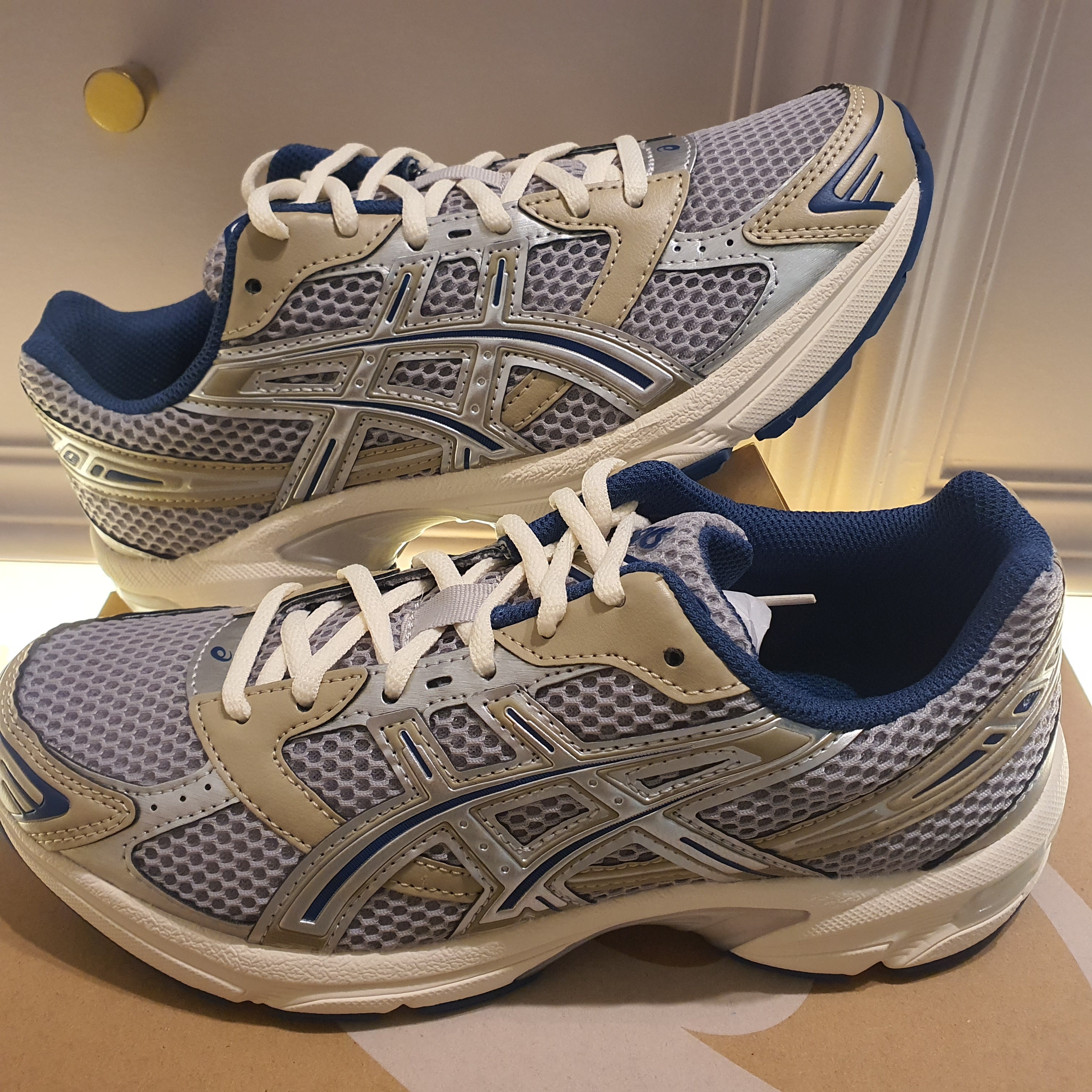 Asics Gel-1130 Oyster Grey Pure Silver 착용 스타일