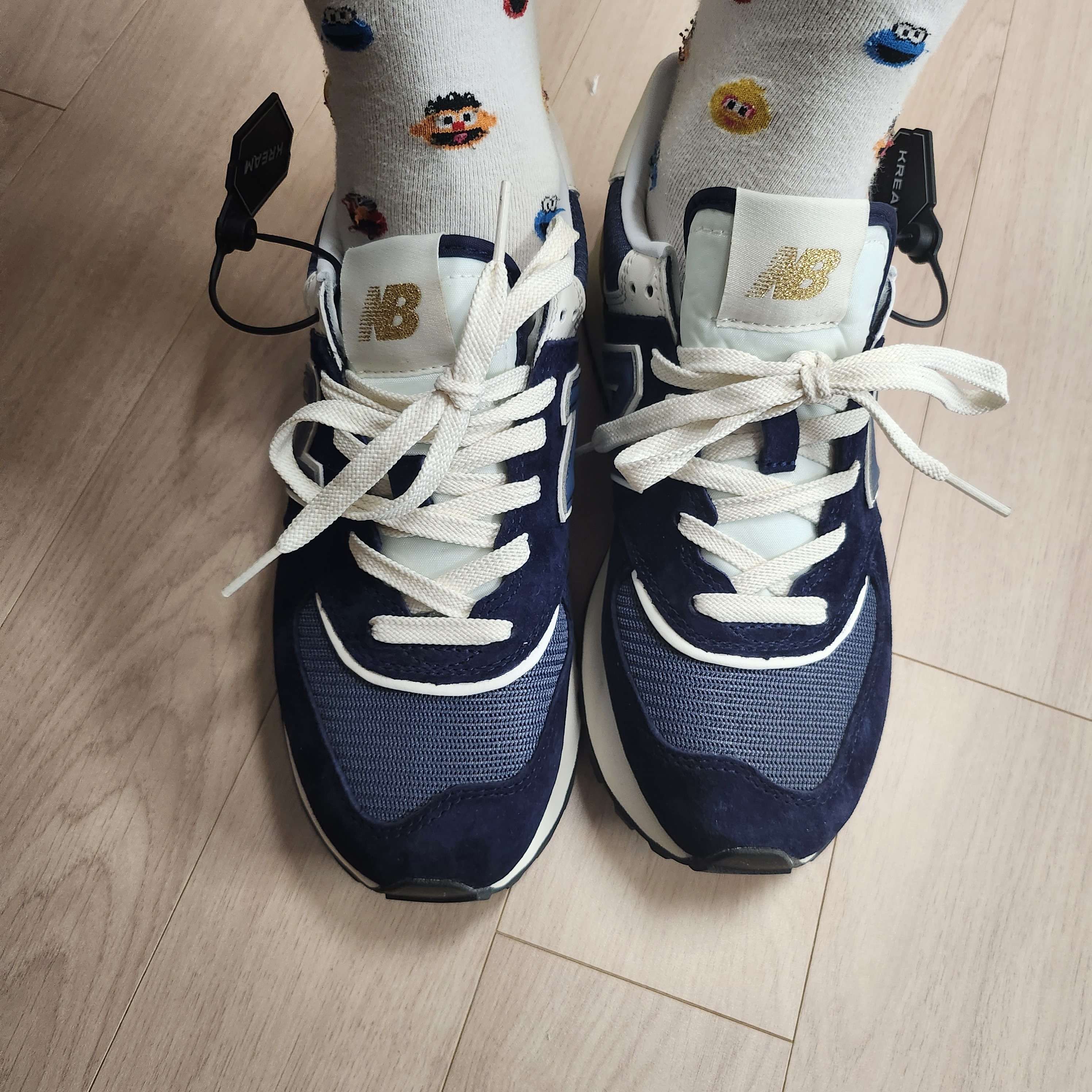 New Balance 574 Legacy Navy 착용 스타일 - 1