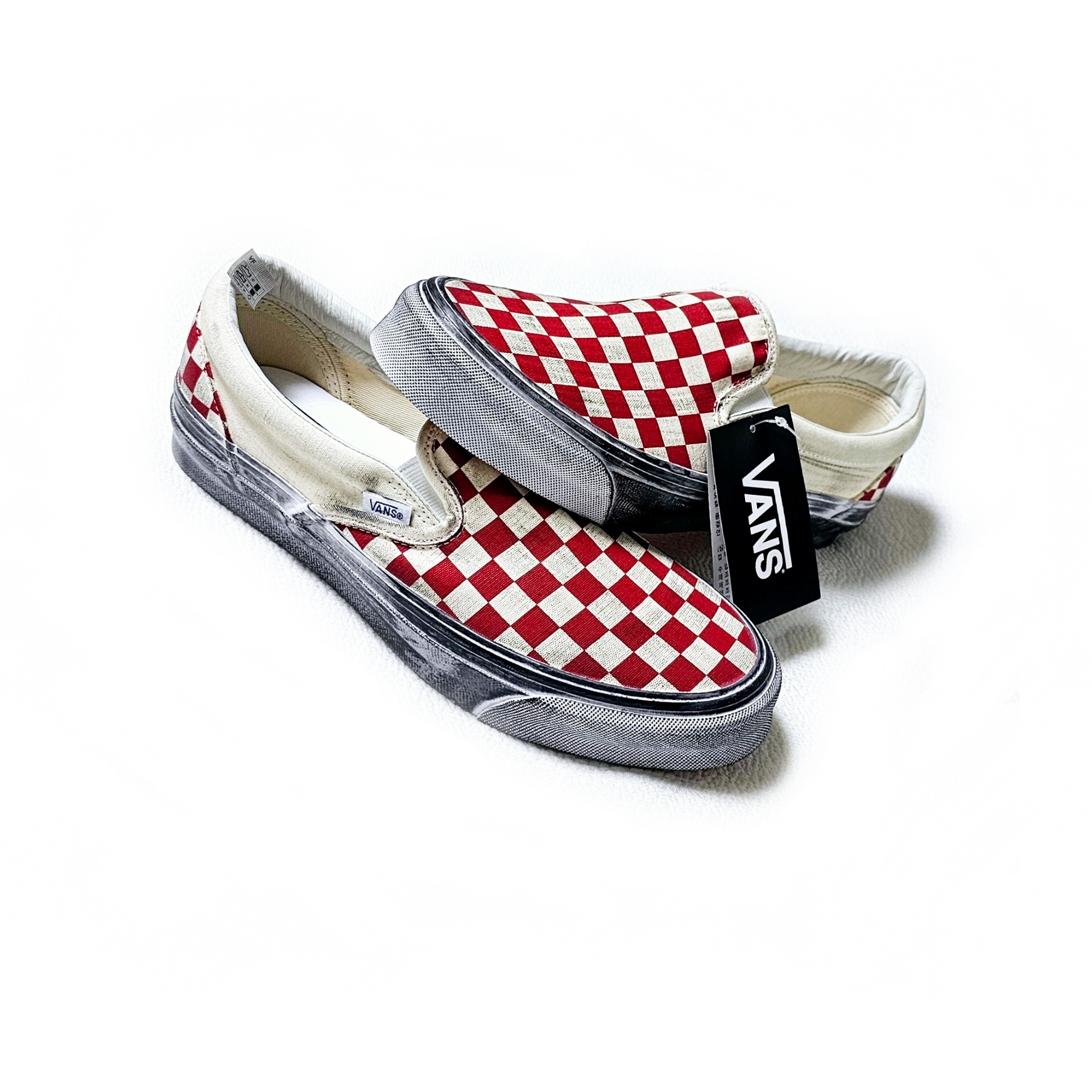 Vans Vault OG Classic Slip-On LX Stressed Red Checkerboard 착용 스타일 - 4