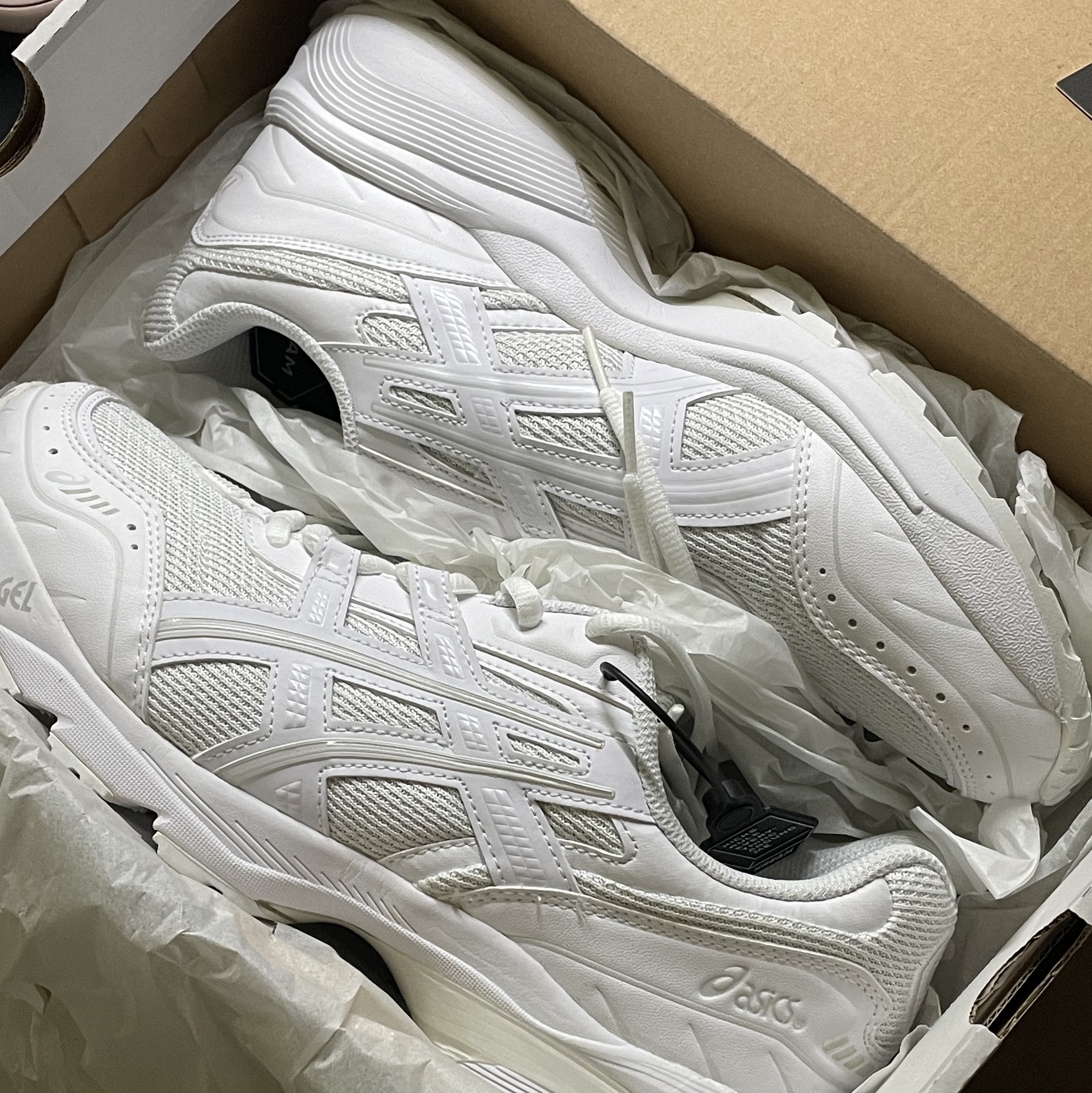 Asics Gel-1090 White 착용 스타일