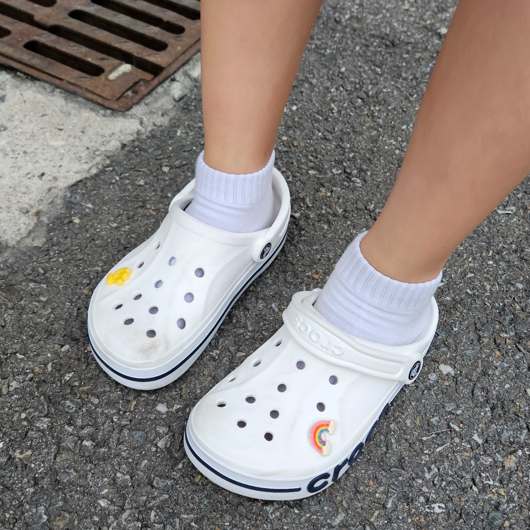 Crocs Bayaband Clog White Navy 착용 스타일
