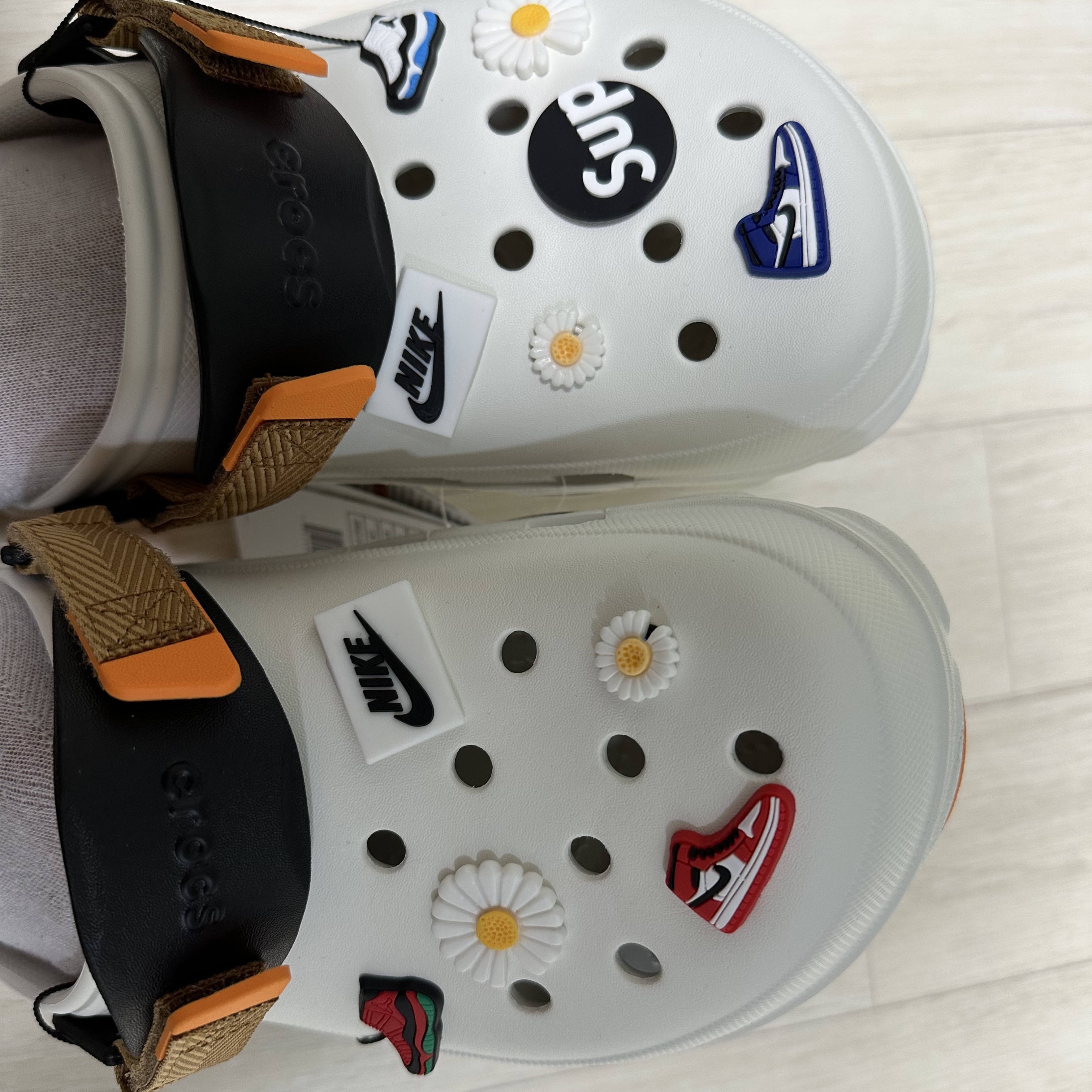 Crocs All Terrain Clog White Multi 착용 스타일