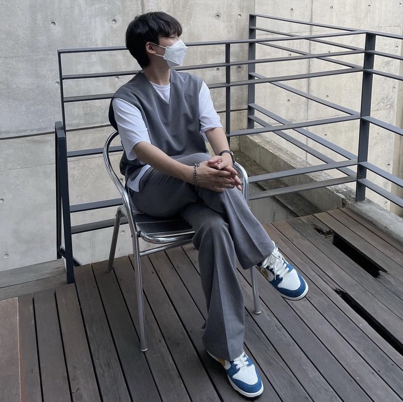 Nike x Kasina Dunk Low 80's Bus, Stussy World Tour T-Shirt White 2023 착용 스타일