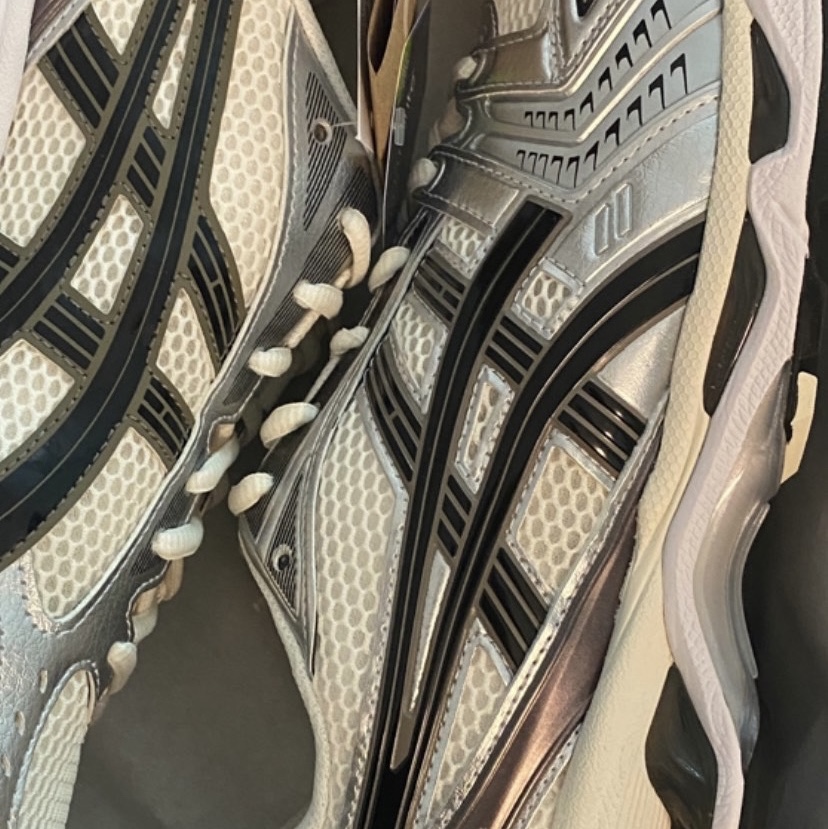 Asics Gel-Kayano 14 Cream Black 착용 스타일