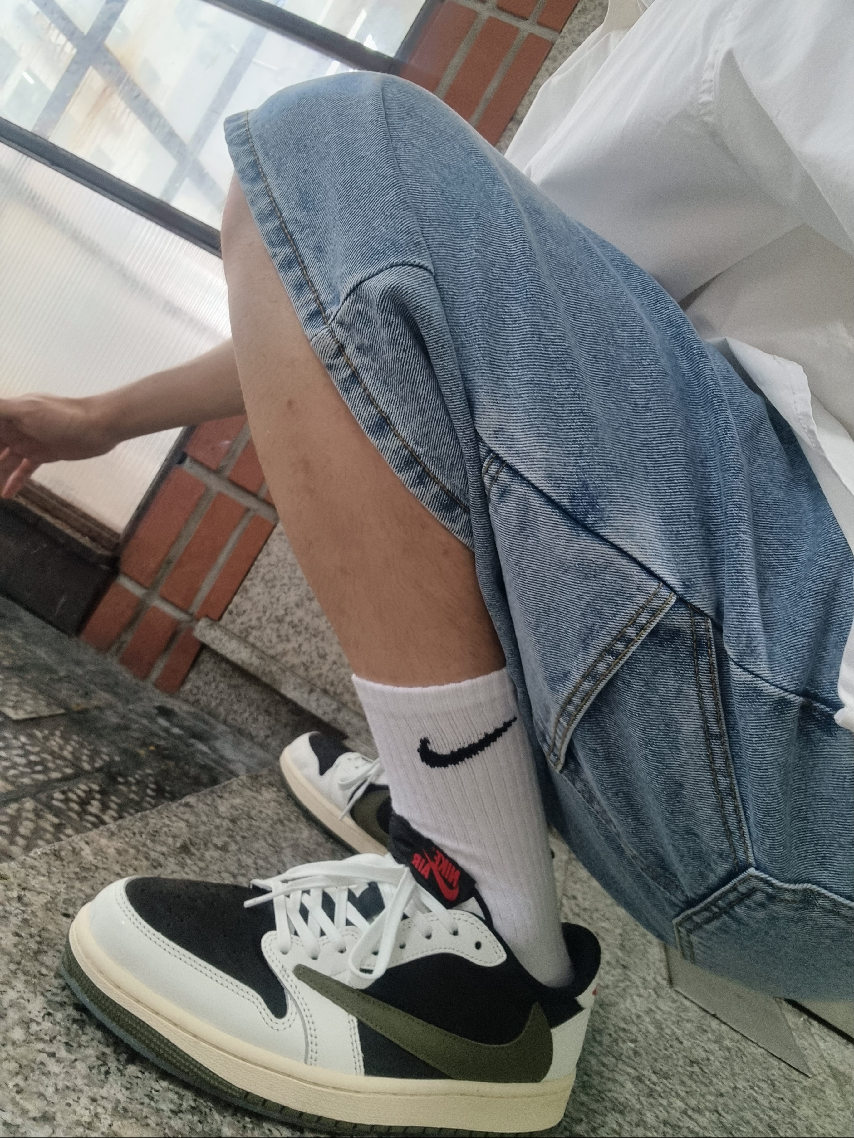 (W) Jordan 1 x Travis Scott Retro Low OG SP Medium Olive 착용 스타일