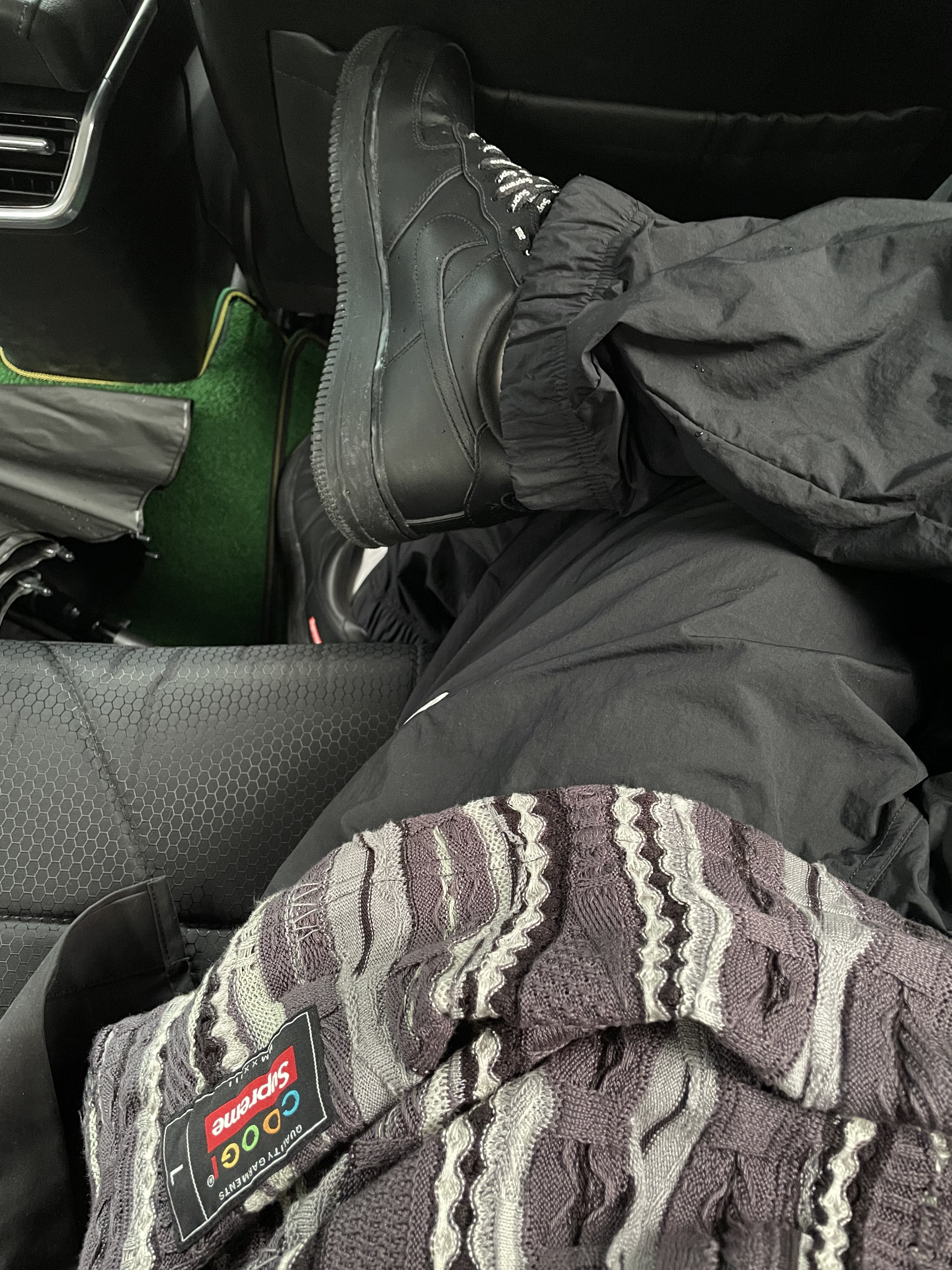 Supreme x Coogi Basketball Jersey Black - 23SS, Nike NRG Solo Swoosh Woven Track Pants Black White - US/EU 착용 스타일