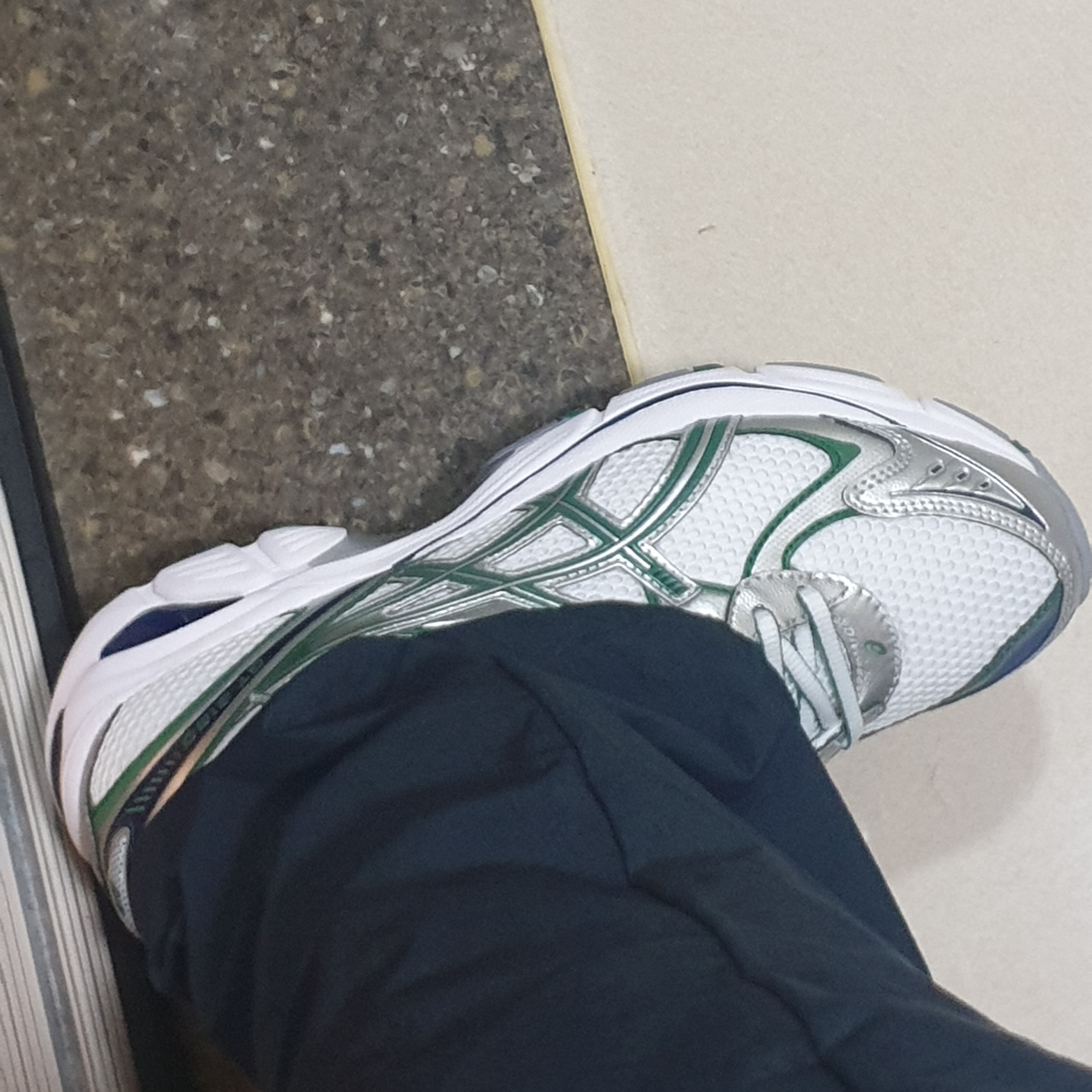 Asics GT-2160 White Shamrock Green 착용 스타일 - 2