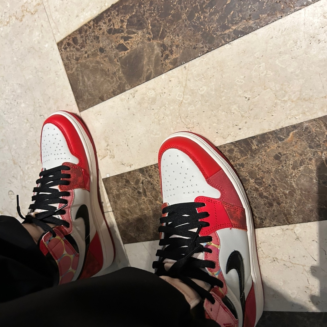 Jordan 1 Retro High Spider-Man Next Chapter 착용 스타일 - 3