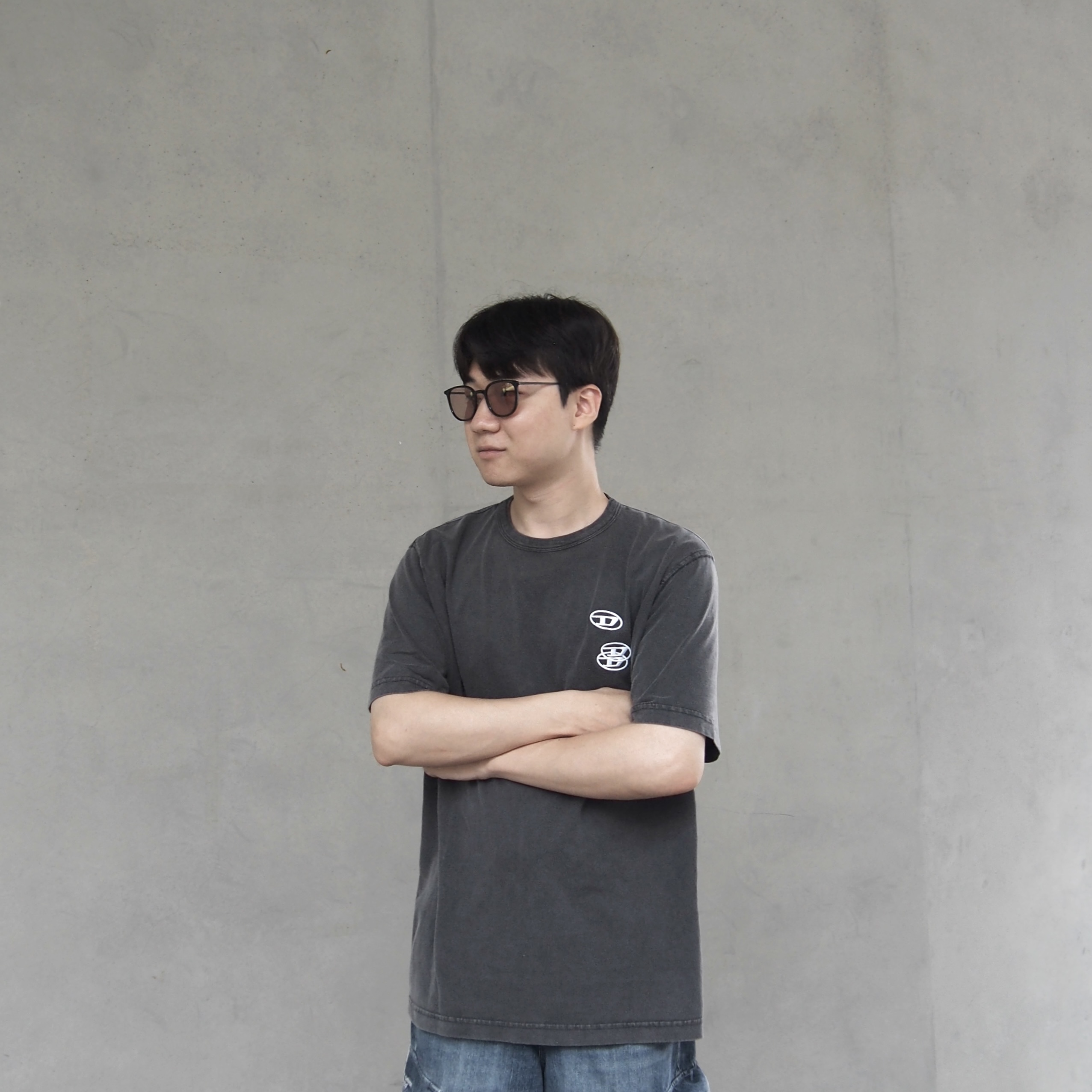 Diesel T-Just-G14 Faded T-Shirt with Triple Logo Embroidery Black 착용 스타일