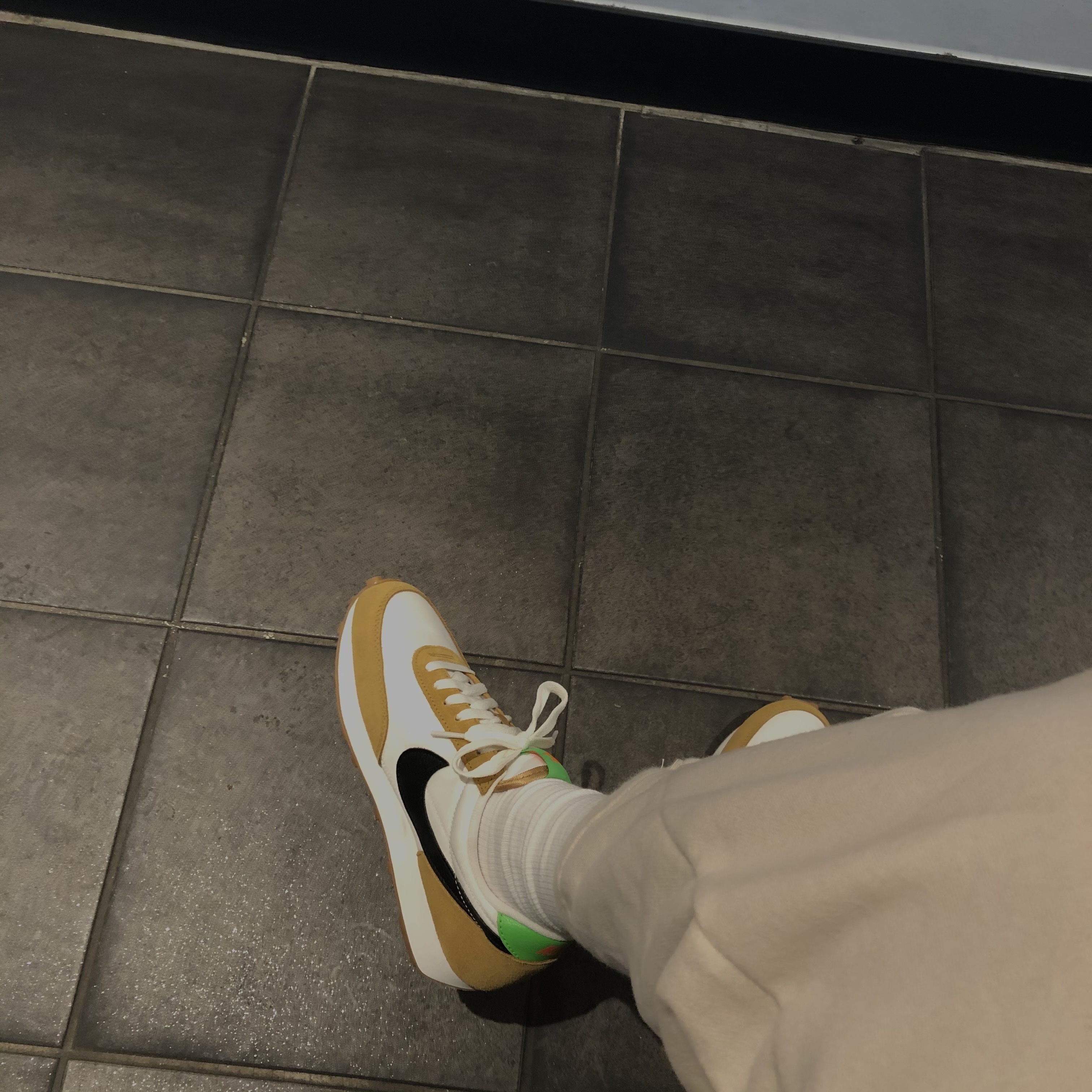 (W) Nike Daybreak Wheat 착용 스타일