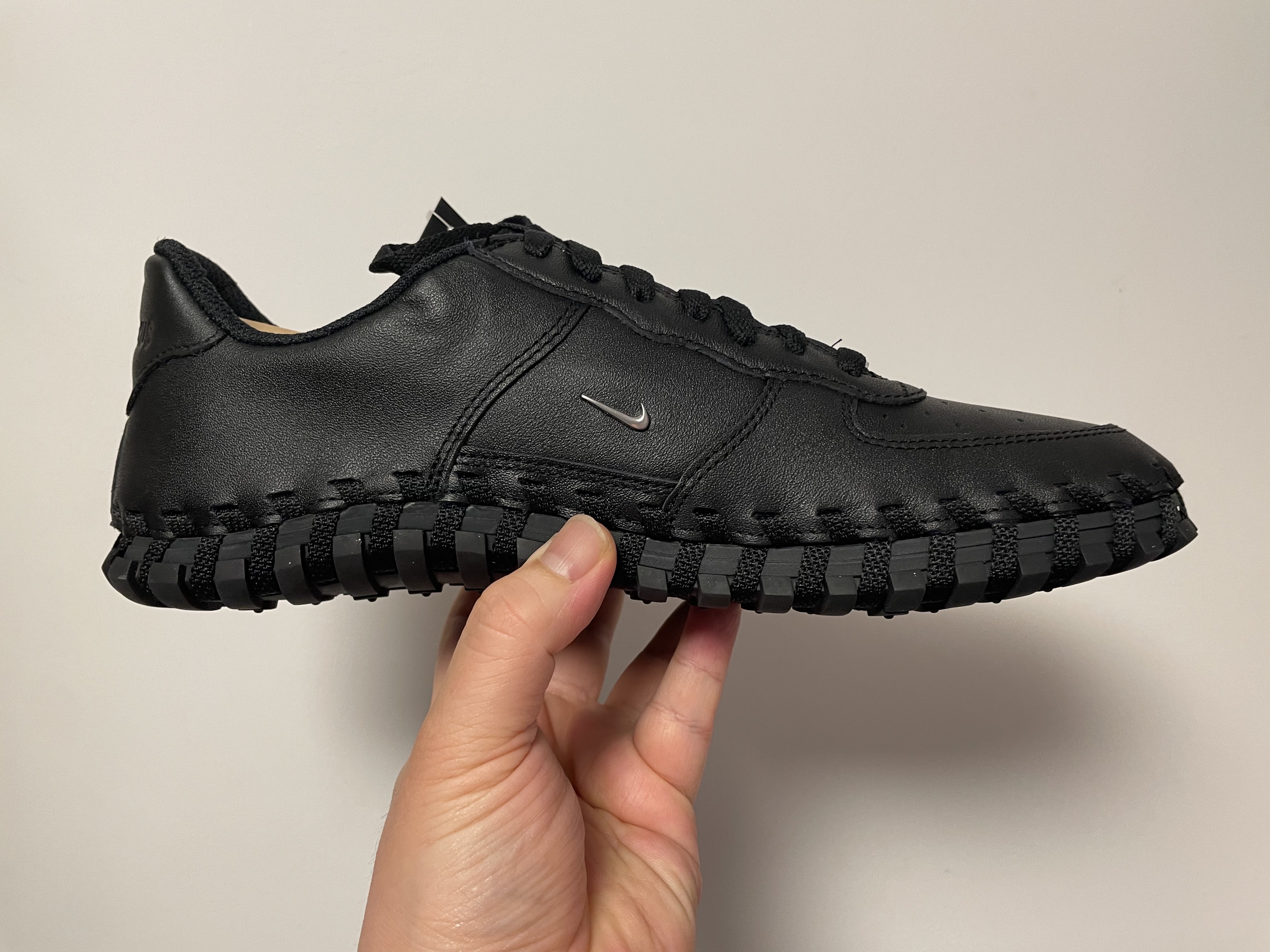 Nike x Jacquemus J Force 1 Low LX SP Black 착용 스타일 - 2