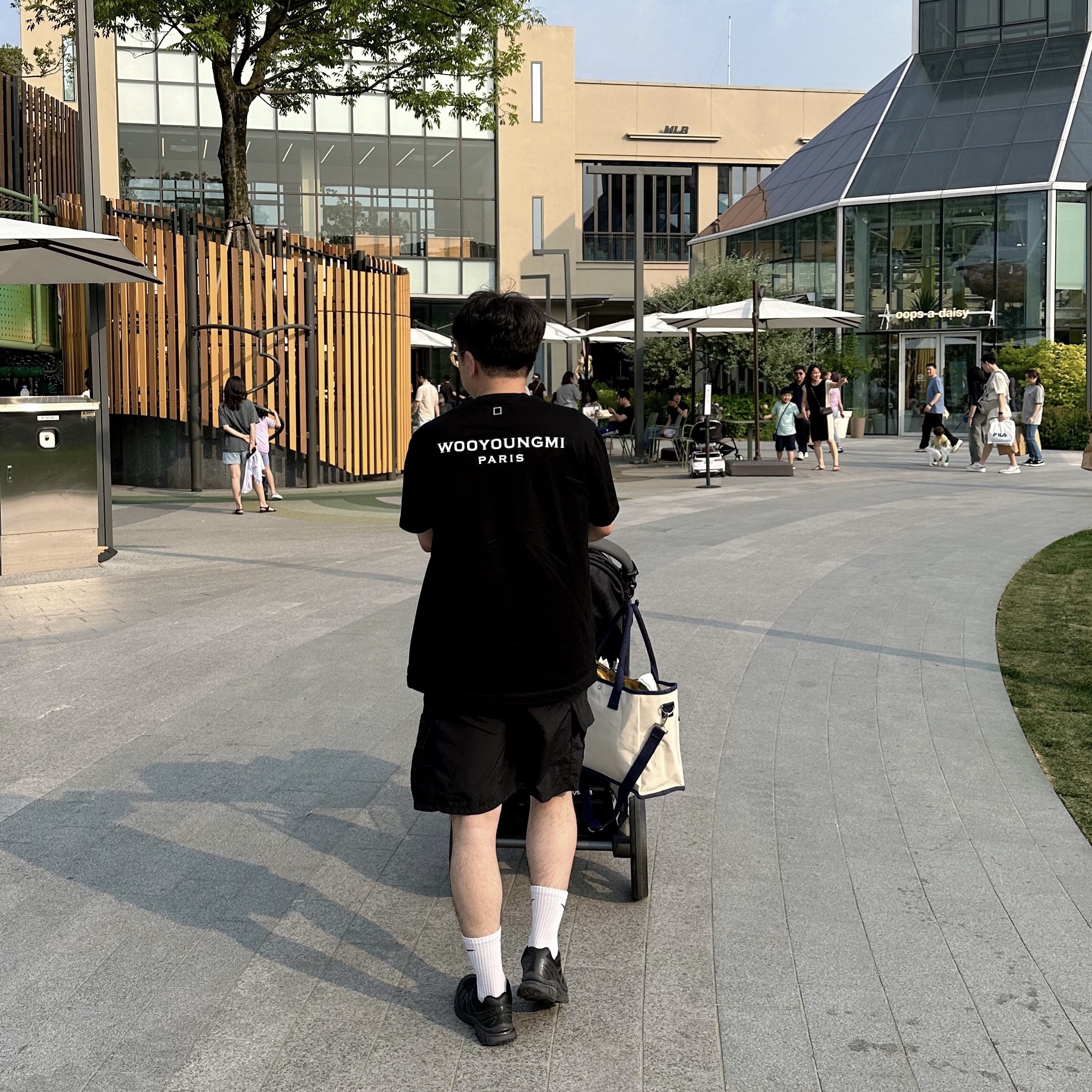 Wooyoungmi Cotton Back Logo T-shirt Black - 23SS, Salomon XT-6 ADV Black 착용 스타일