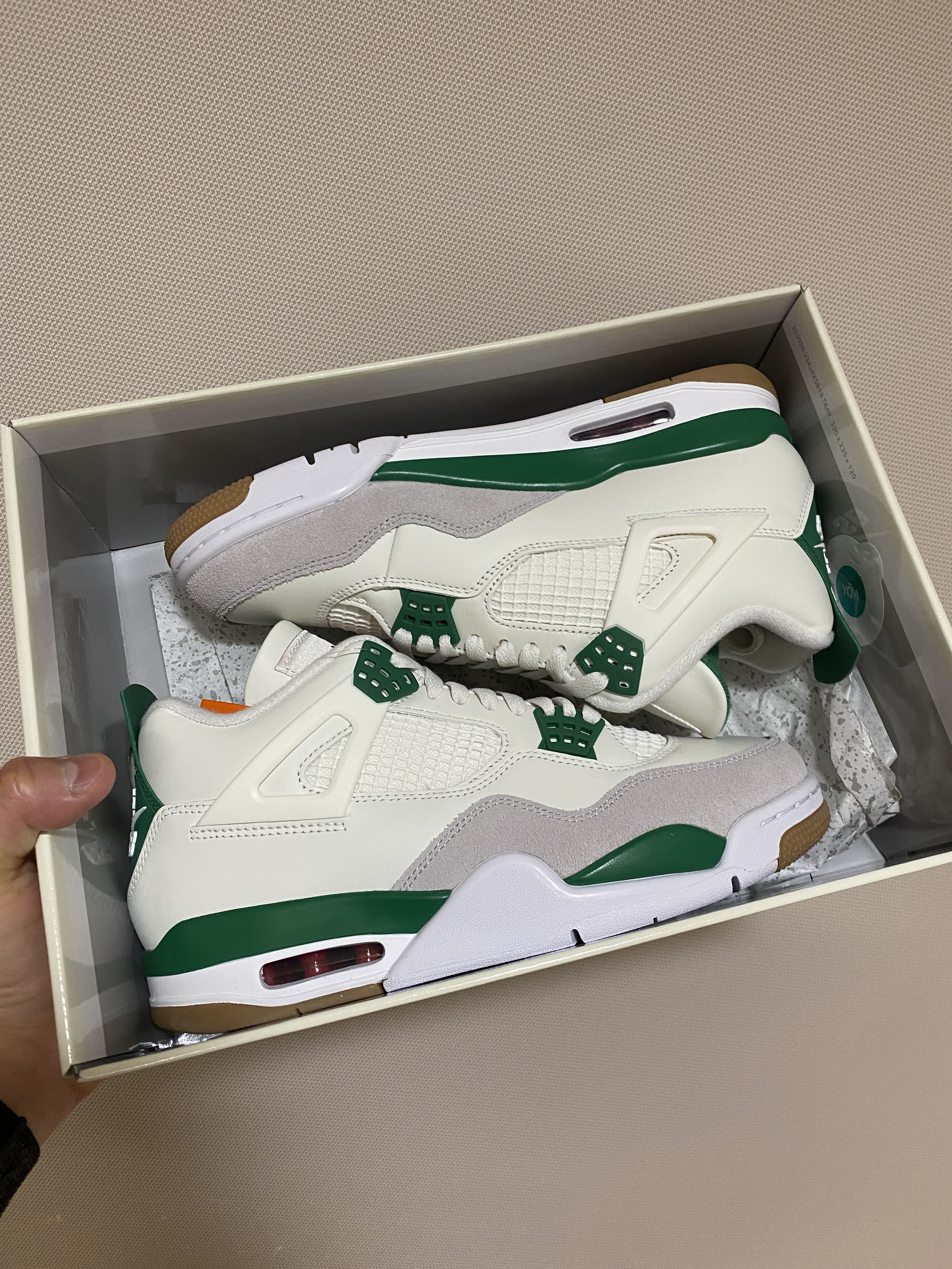 Jordan 4 x Nike SB Retro SP Pine Green 착용 스타일 - 3