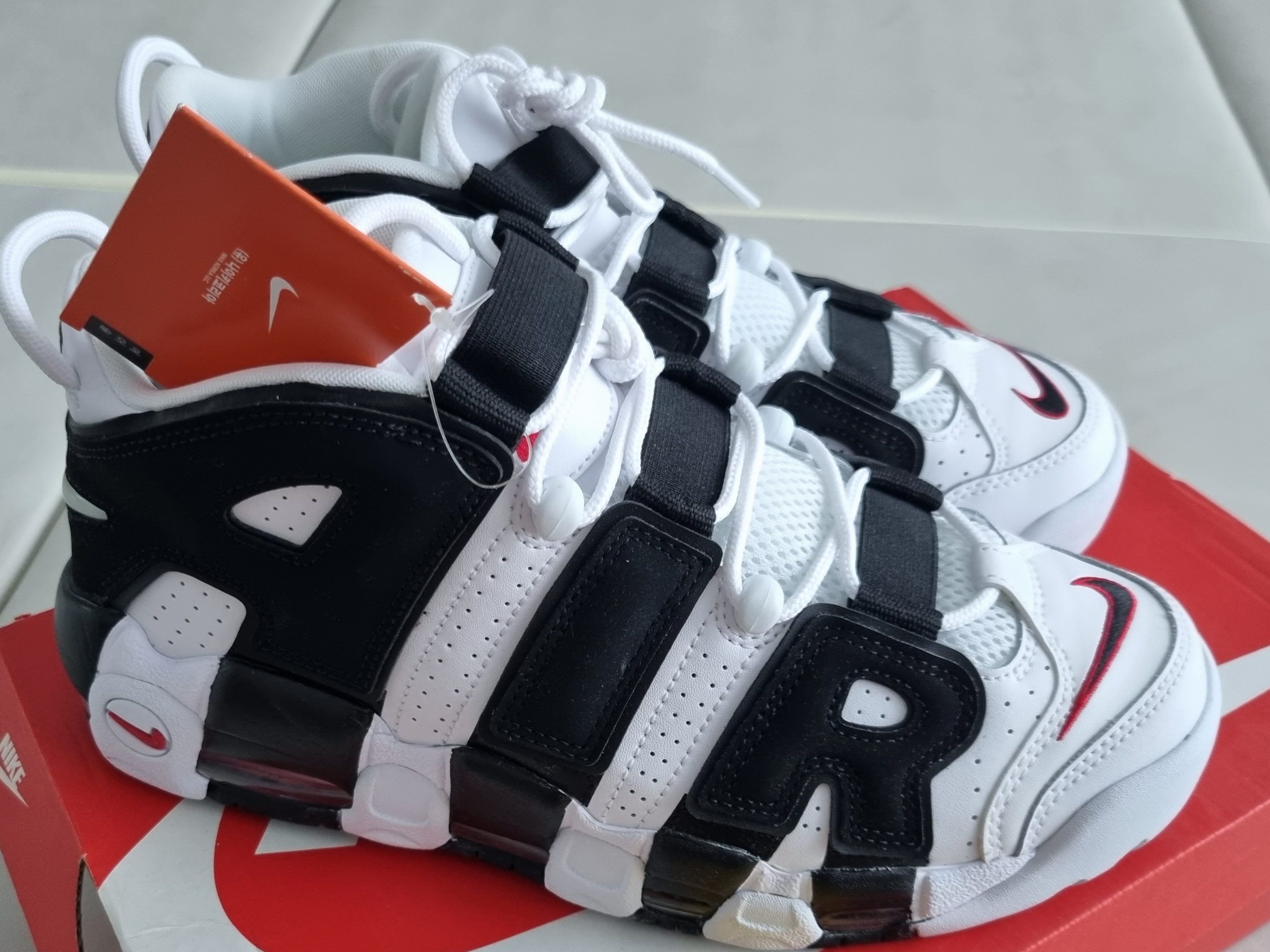 Nike Air More Uptempo Scottie Pippen 착용 스타일