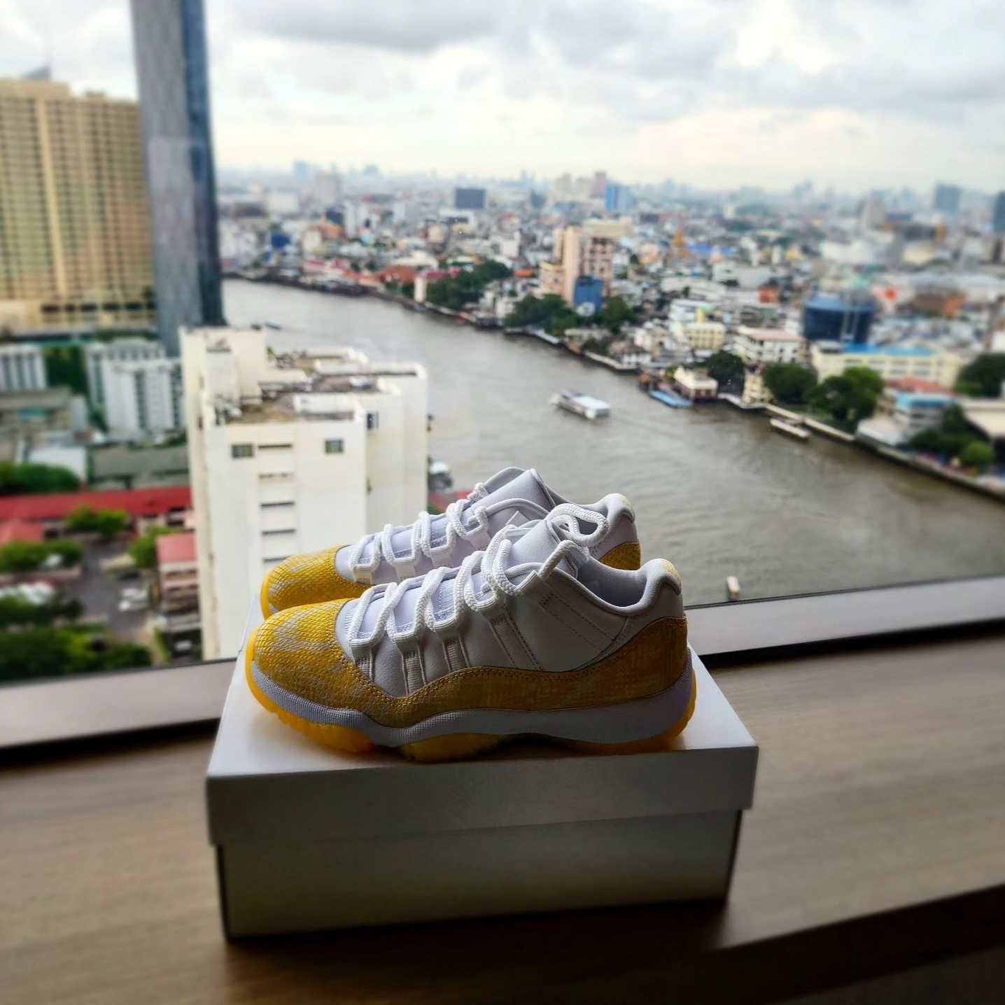 (W) Jordan 11 Retro Low Yellow Snakeskin 착용 스타일