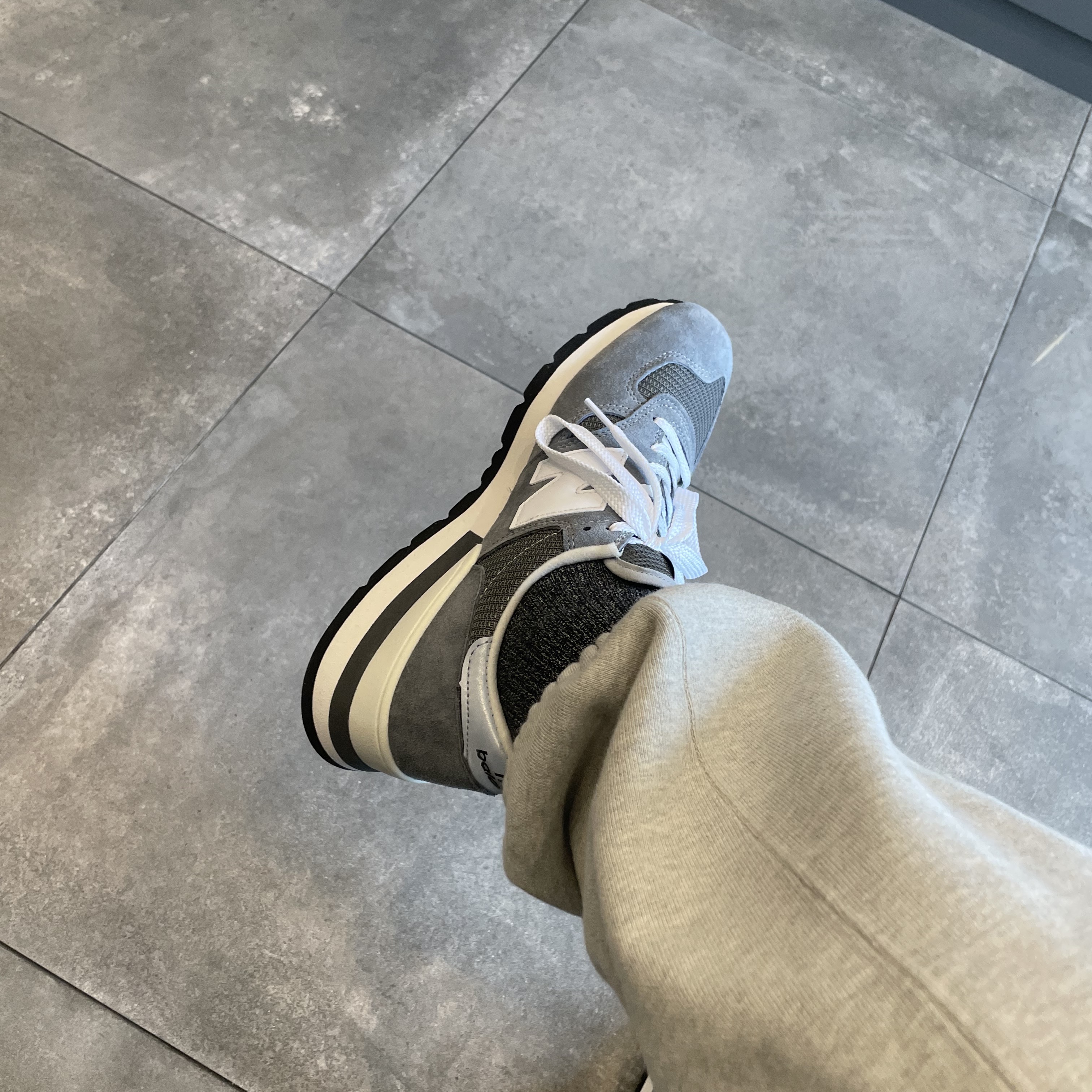 New Balance 990v1 Made in USA Grey White 착용 스타일