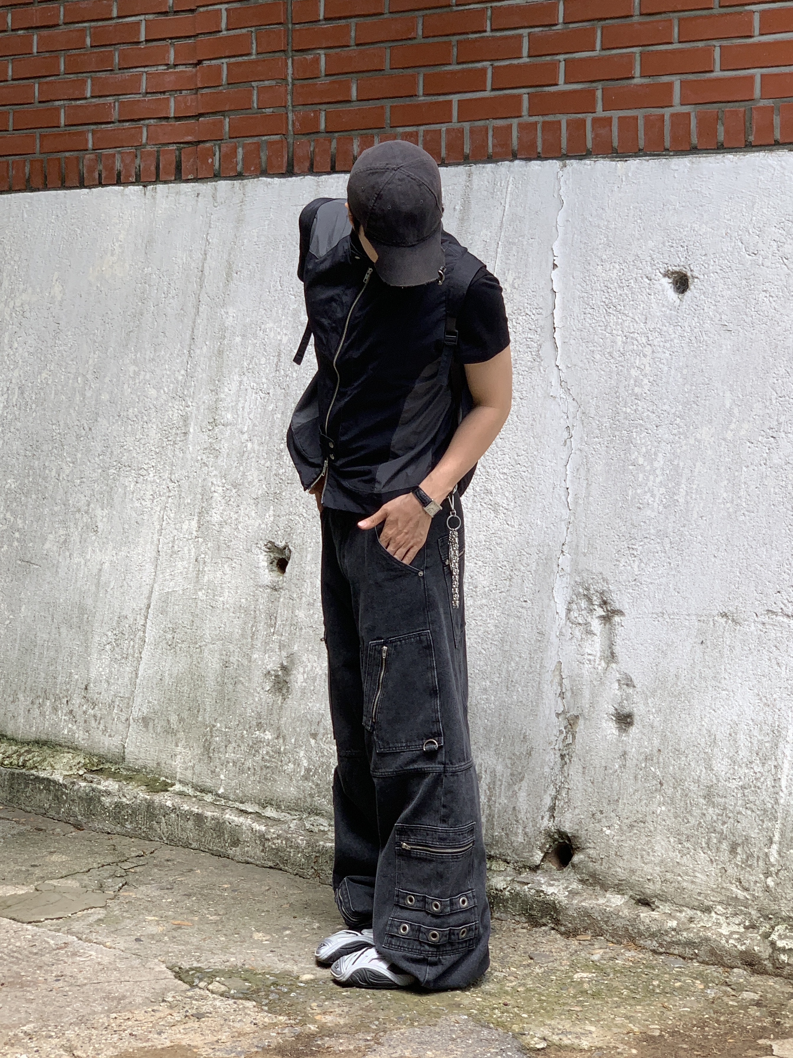 Balenciaga Tyrex Sneakers Black Grey, Project G/R Flight Denim Pants Black 착용 스타일 - 3