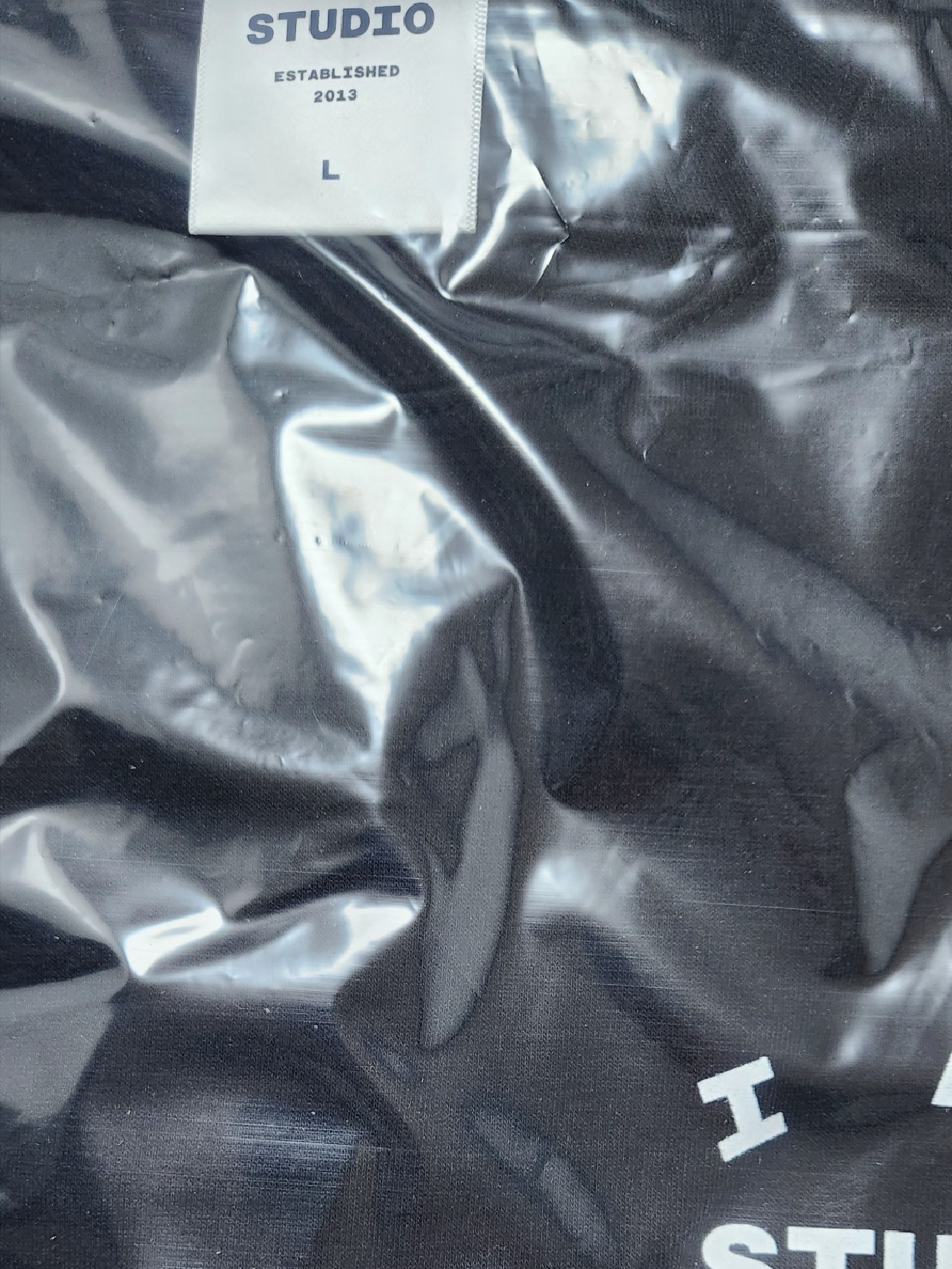 IAB Studio 10th Anniversary T-Shirt Black 착용 스타일