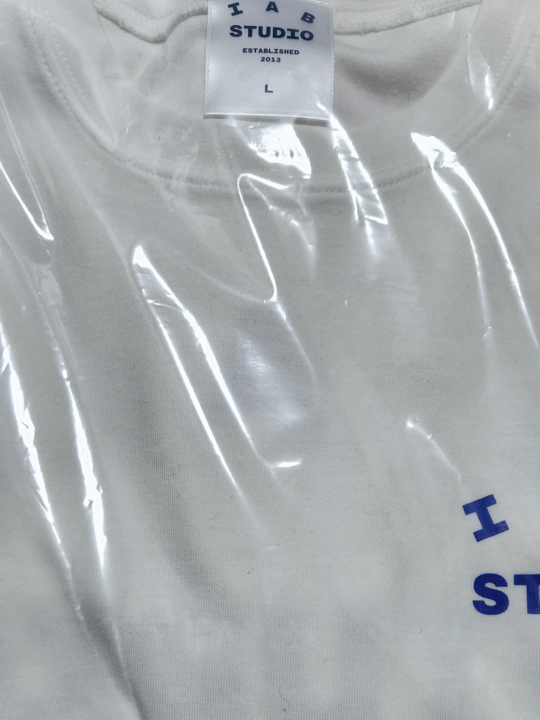 IAB Studio 10th Anniversary T-Shirt White 착용 스타일