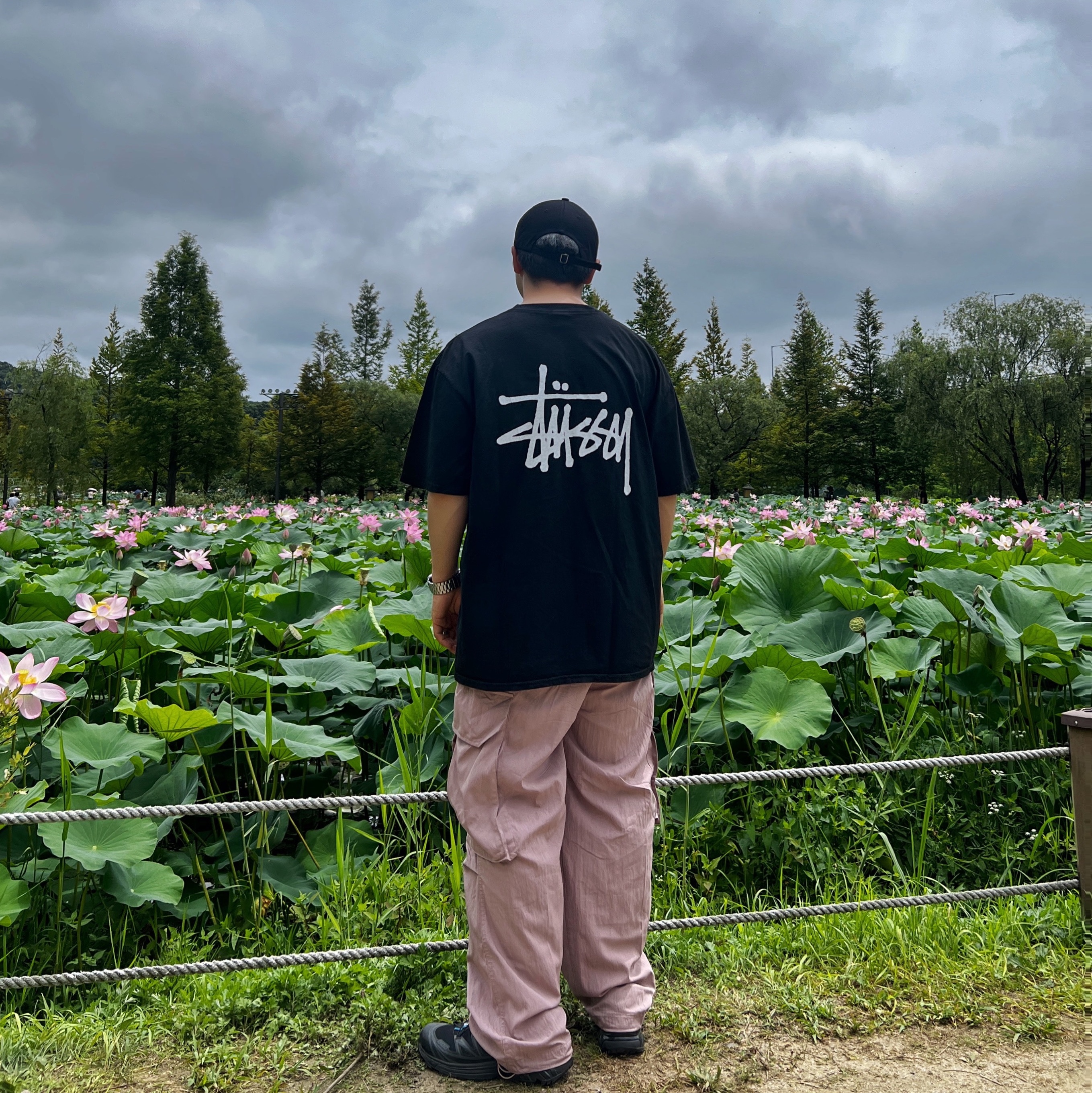 Stussy Basic Stussy Pigment Dyed T-Shirt Black 2023 착용 스타일 - 1