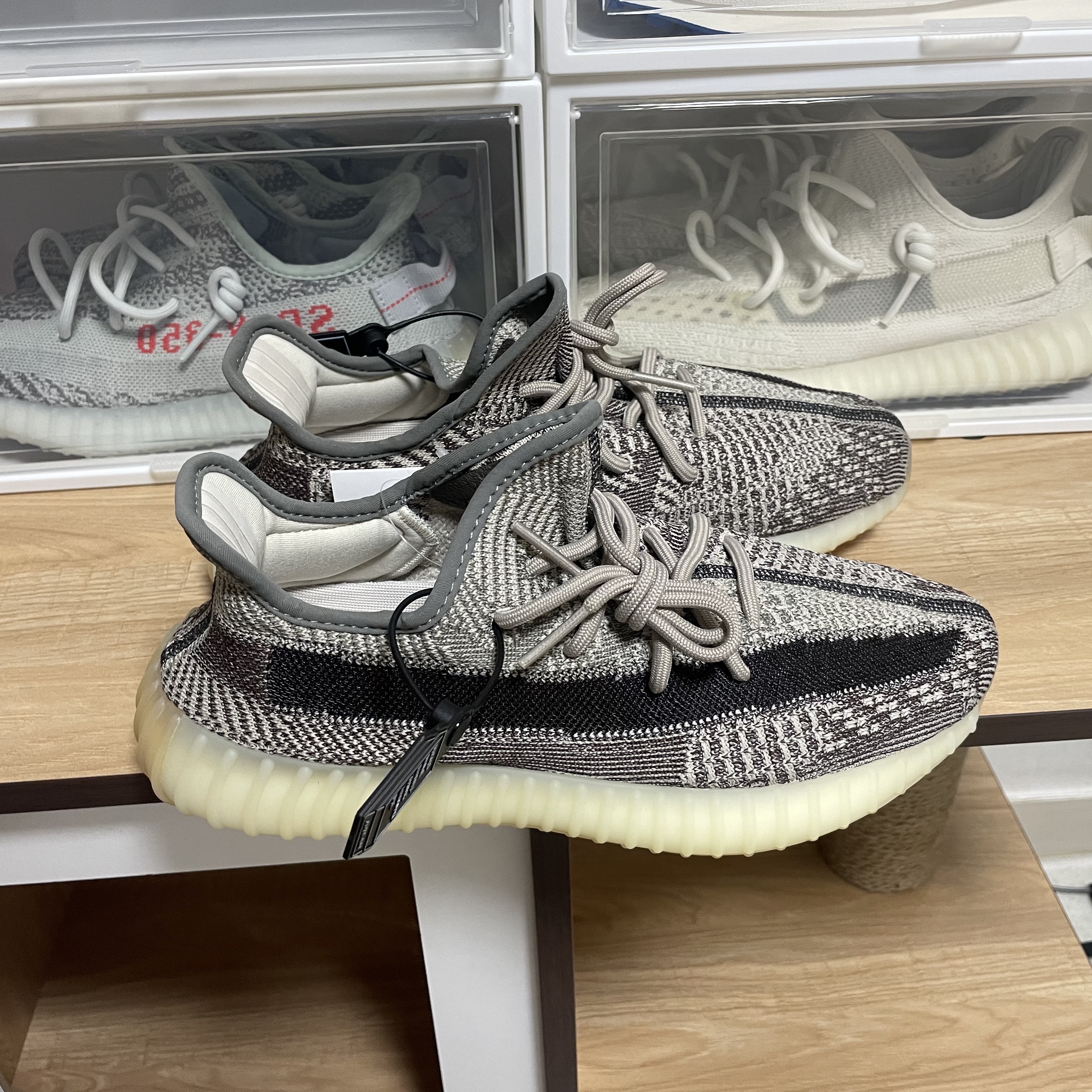 Adidas Yeezy Boost 350 V2 Zyon, Adidas Yeezy Boost 350 V2 Bone 착용 스타일 - 1