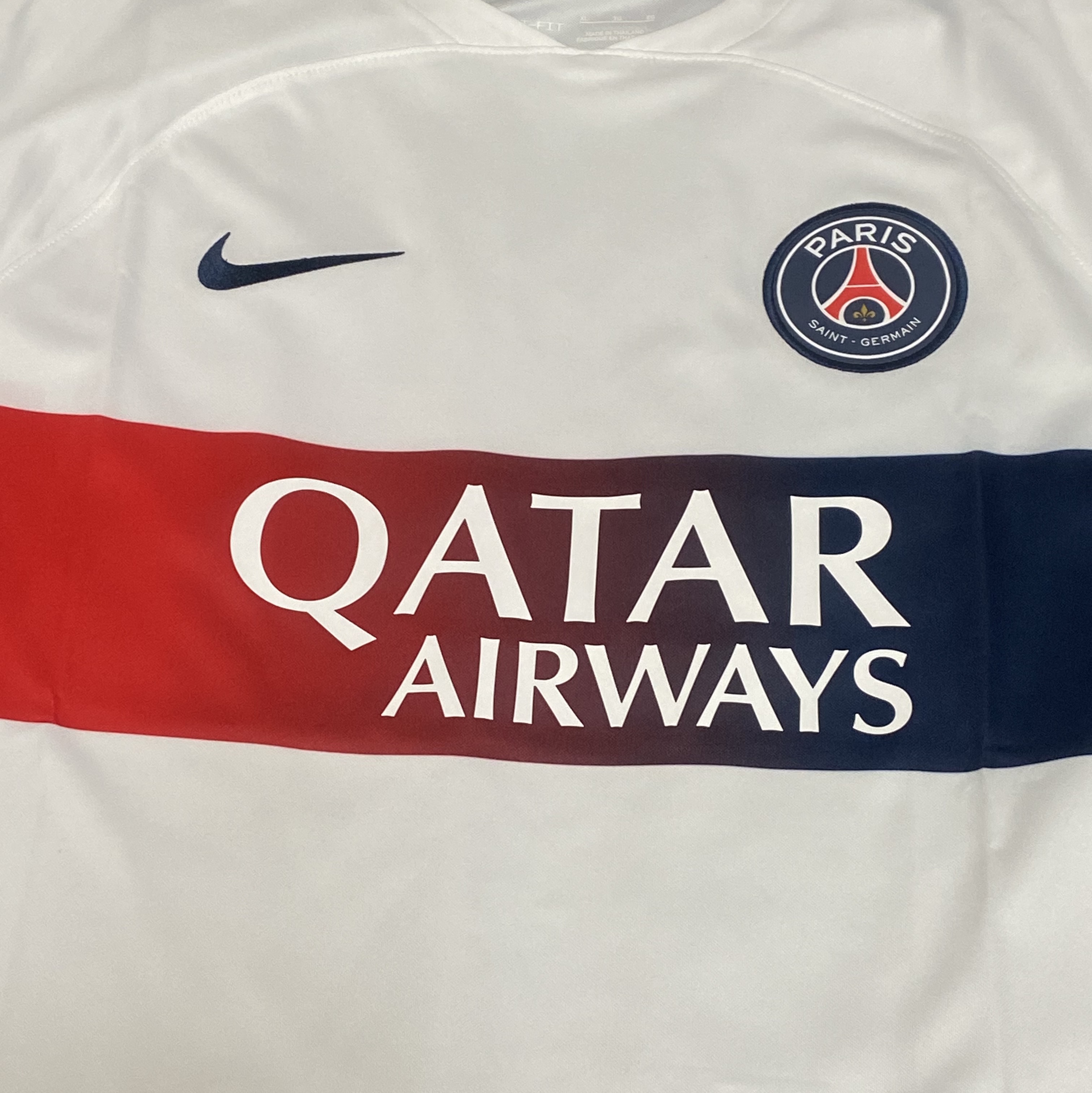 Nike Paris Saint-Germain 2023/24 Dri-Fit Stadium Away Jersey White Midnight Navy (Non Marking Ver.) 착용 스타일