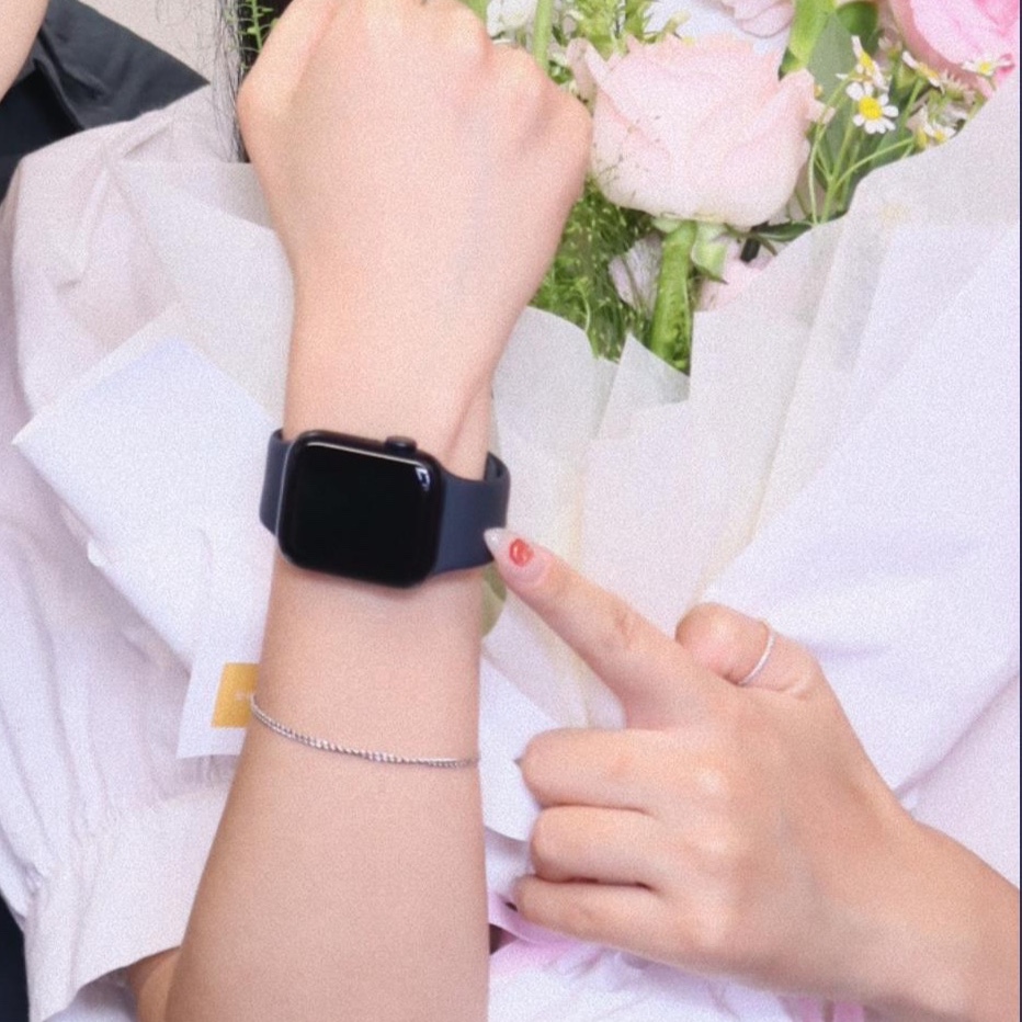 Apple Watch SE 40mm GPS Midnight Aluminum Case with Sport Band Midnight (Korean Ver.) 착용 스타일 - 1