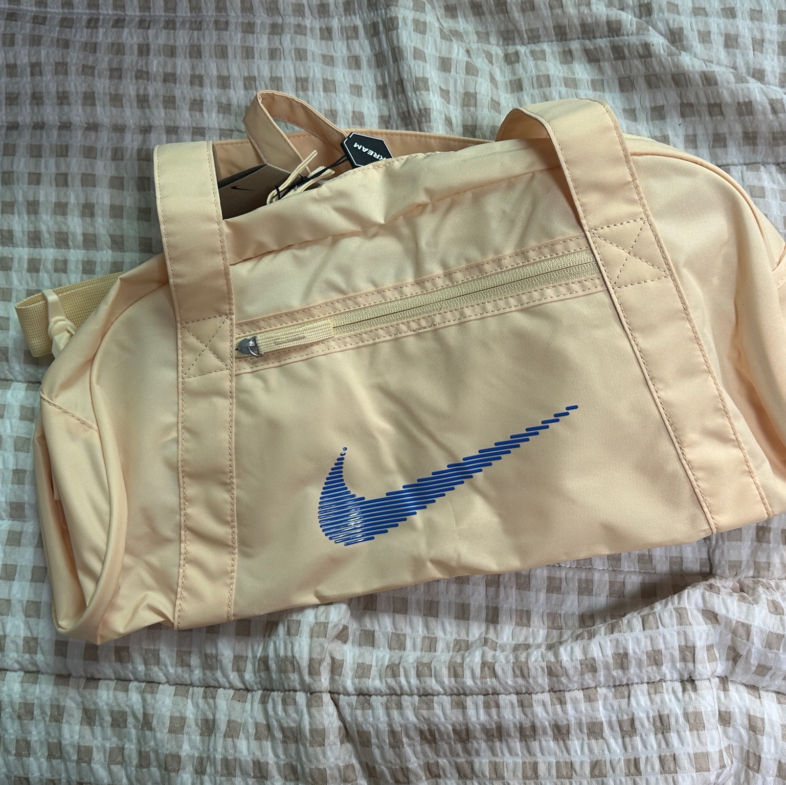 Nike Gym Club Duffle Bag 24L Pale Vanilla 착용 스타일 - 3